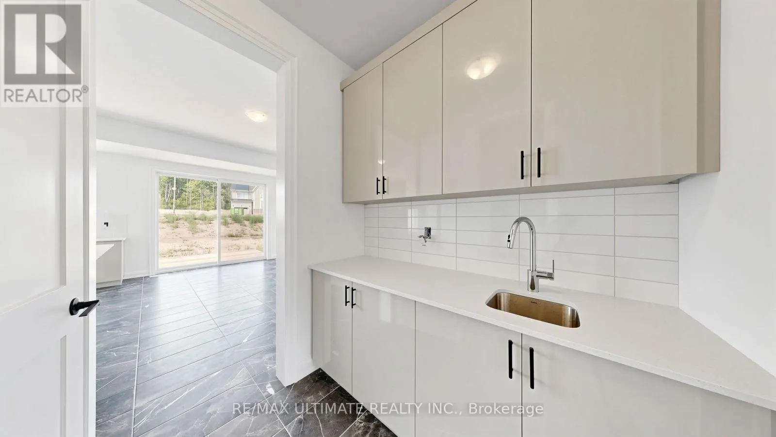 12 ALDWINCKLE AVENUE