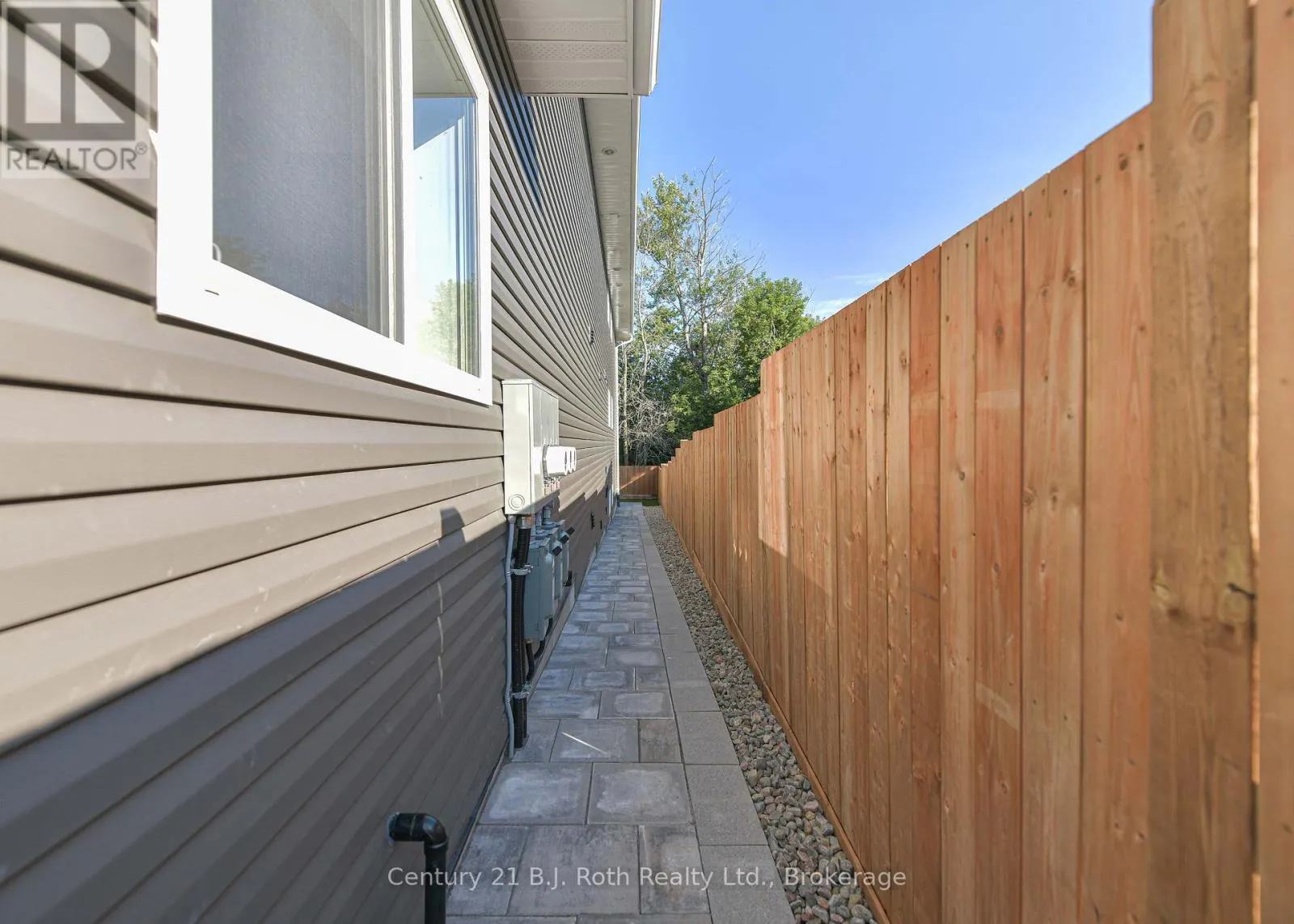 1 (MAIN) - 165 BARRIE ROAD #1 (Main)
