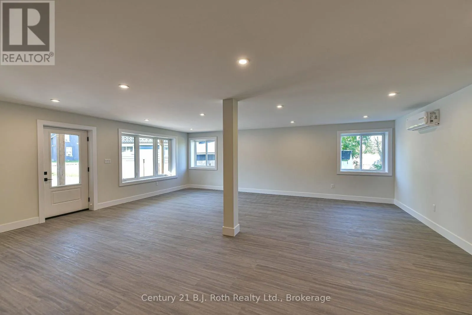 1 (MAIN) - 165 BARRIE ROAD #1 (Main)