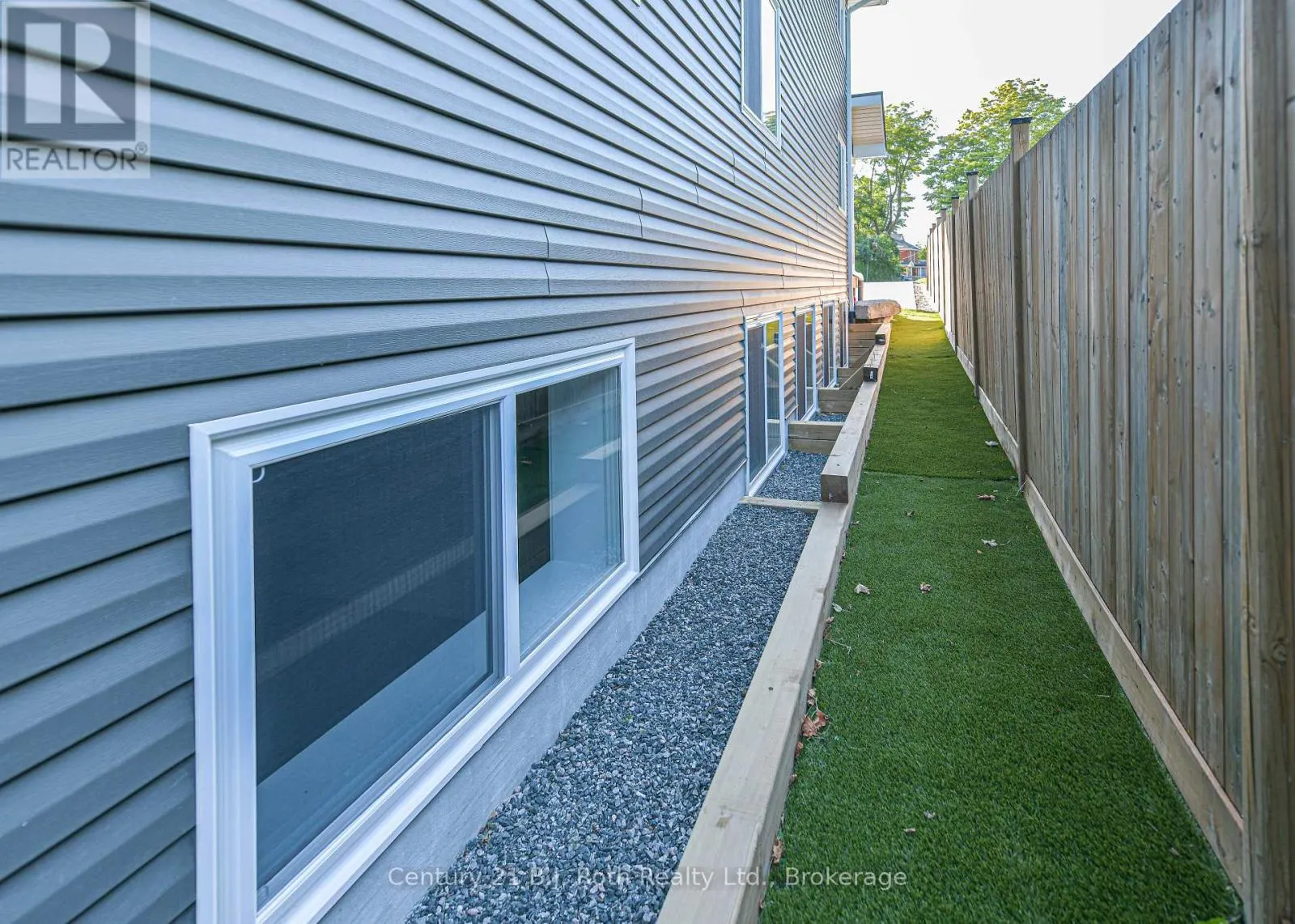 1 (MAIN) - 165 BARRIE ROAD #1 (Main)