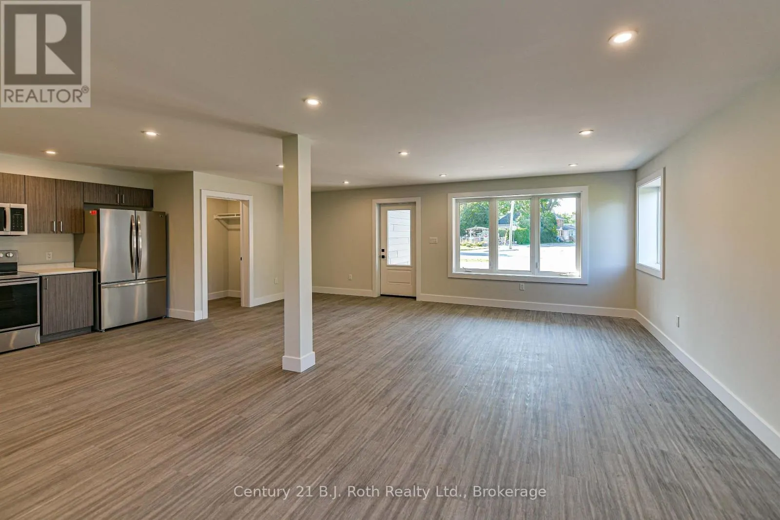 1 (MAIN) - 165 BARRIE ROAD #1 (Main)