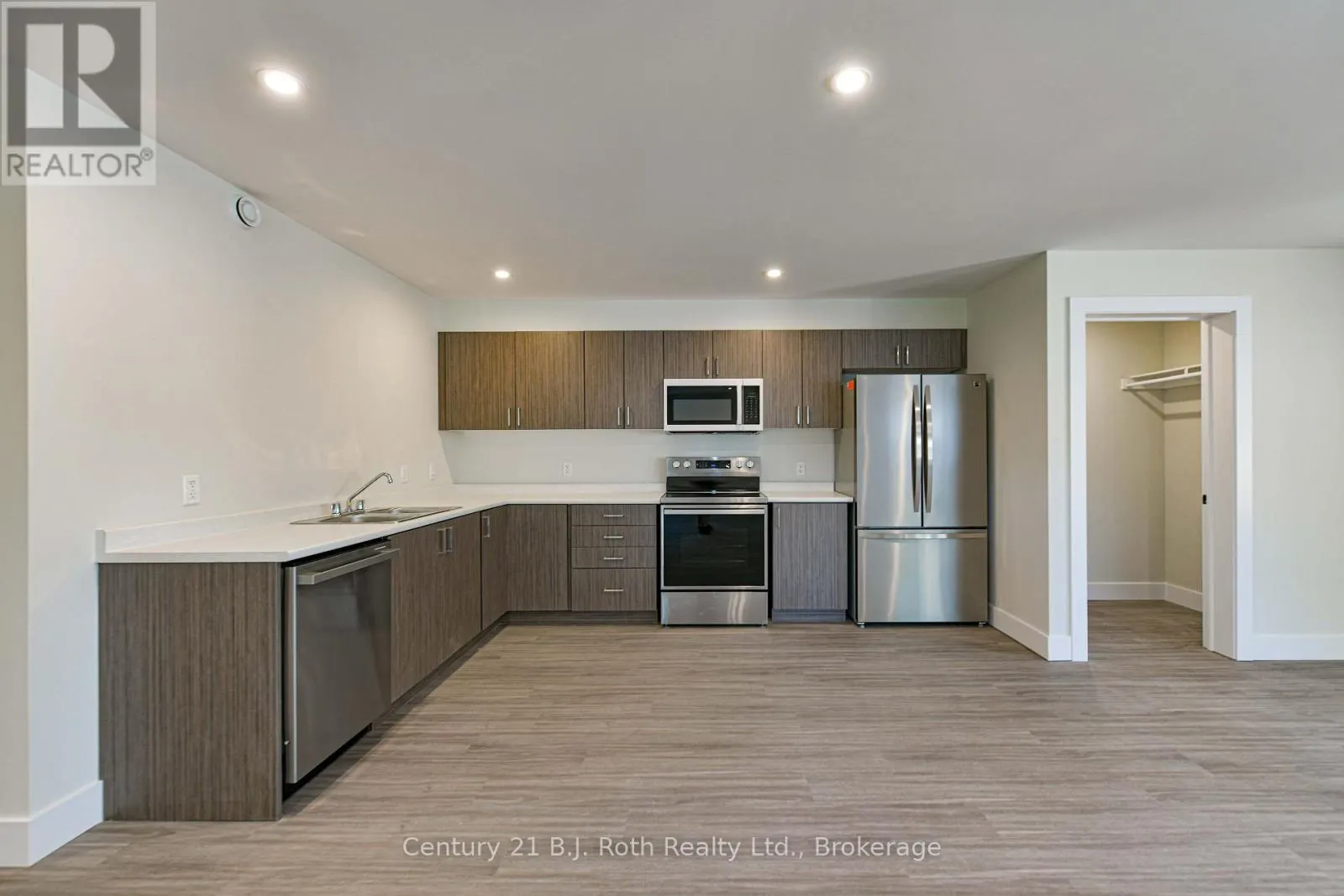 1 (MAIN) - 165 BARRIE ROAD #1 (Main)