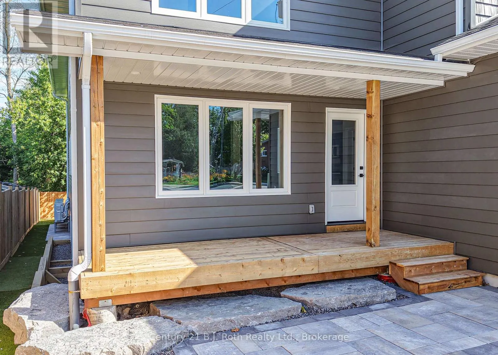 1 (MAIN) - 165 BARRIE ROAD #1 (Main)