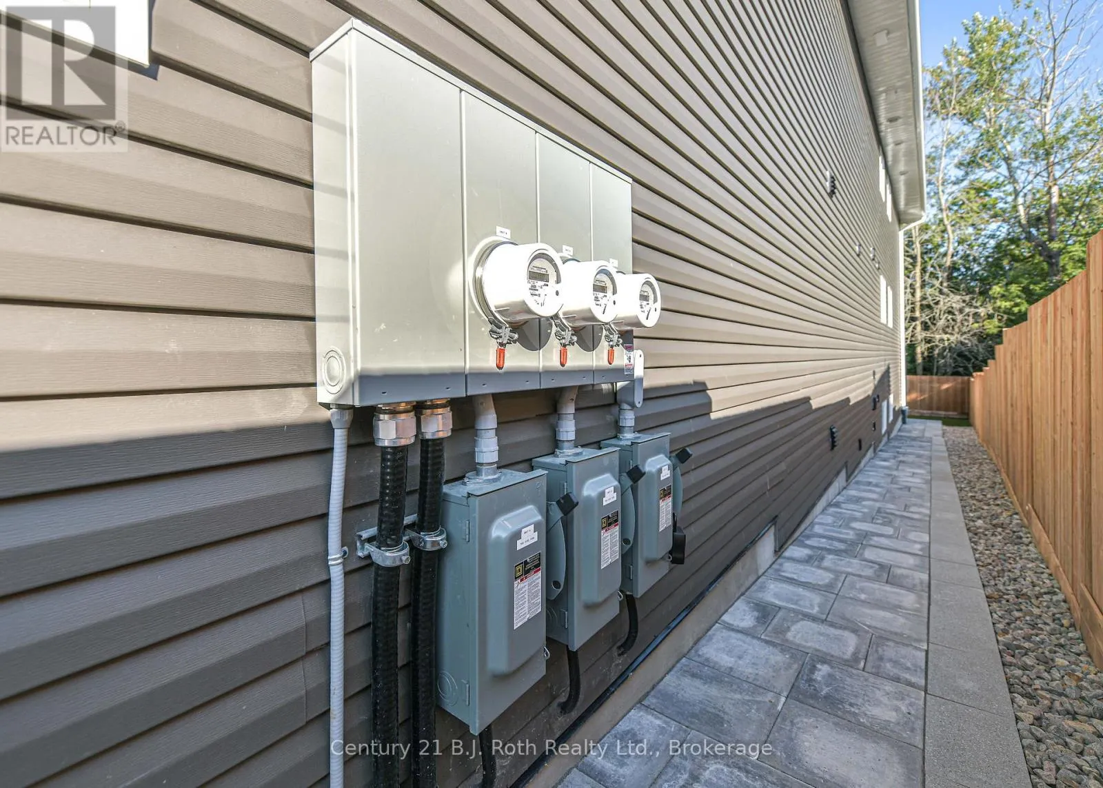 1 (MAIN) - 165 BARRIE ROAD #1 (Main)