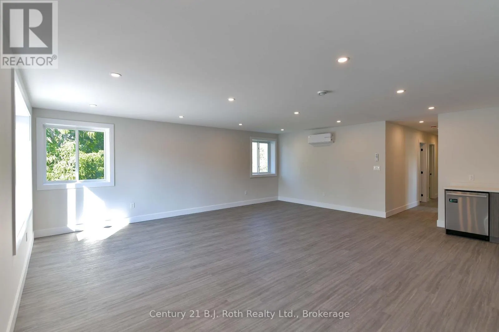2 (UPPER) - 165 BARRIE ROAD #2 (Upper)