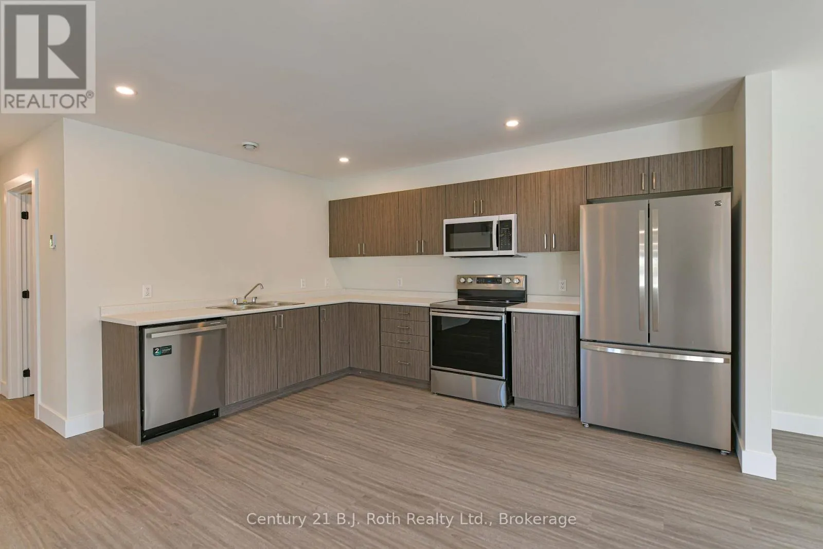 2 (UPPER) - 165 BARRIE ROAD #2 (Upper)
