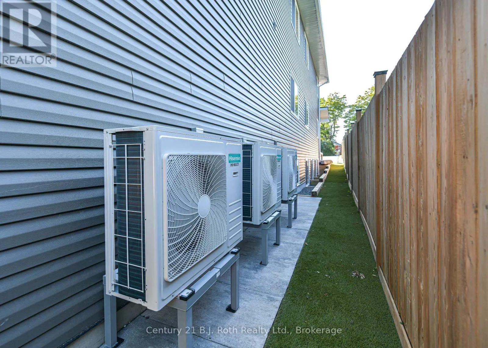 2 (UPPER) - 165 BARRIE ROAD #2 (Upper)