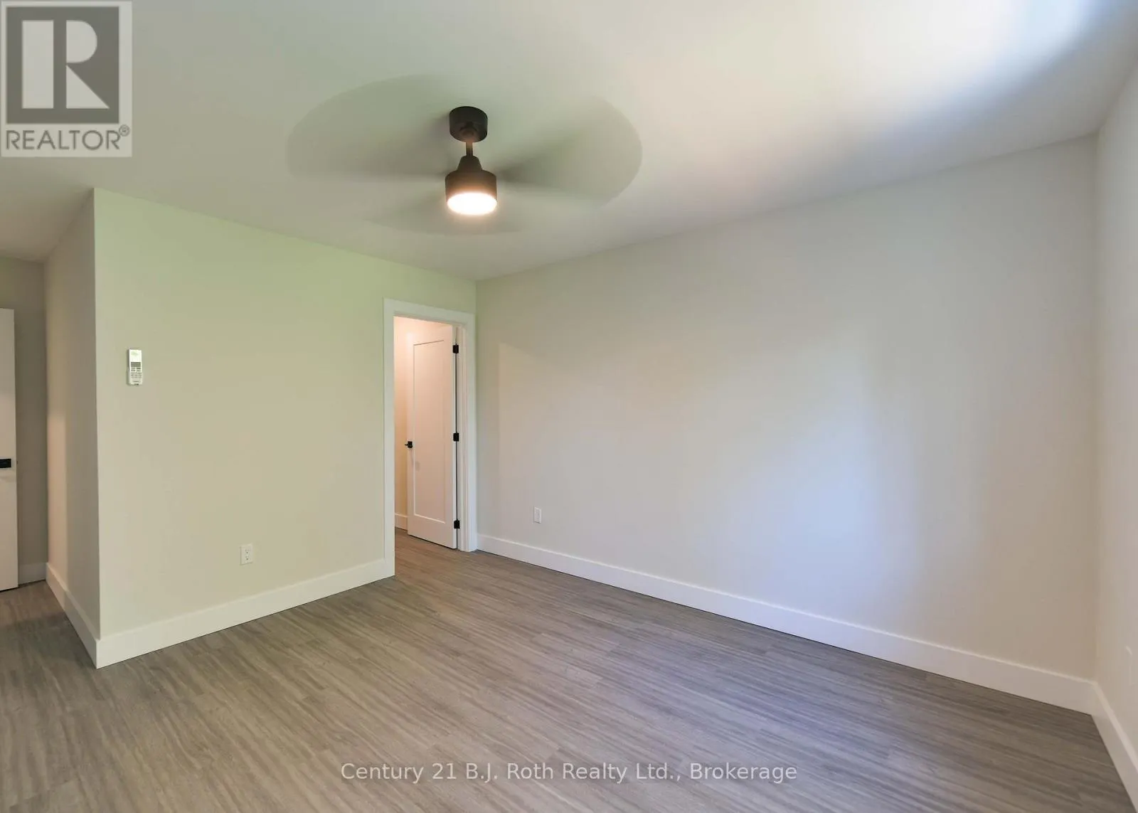 2 (UPPER) - 165 BARRIE ROAD #2 (Upper)