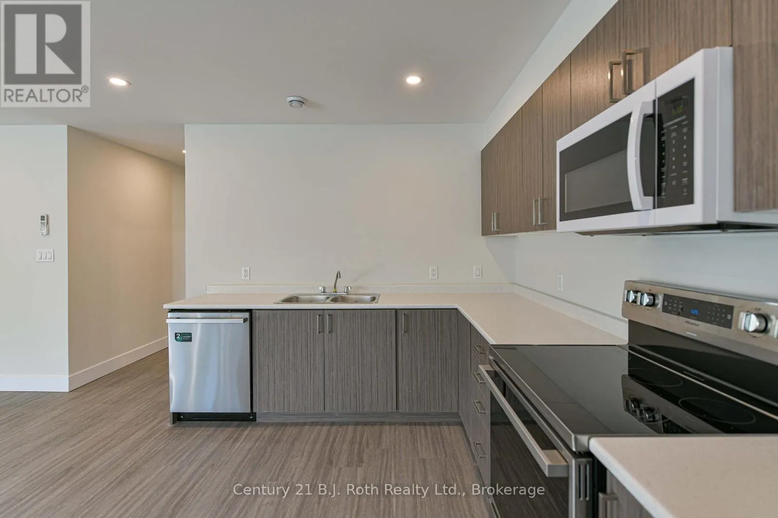2 (UPPER) - 165 BARRIE ROAD #2 (Upper)