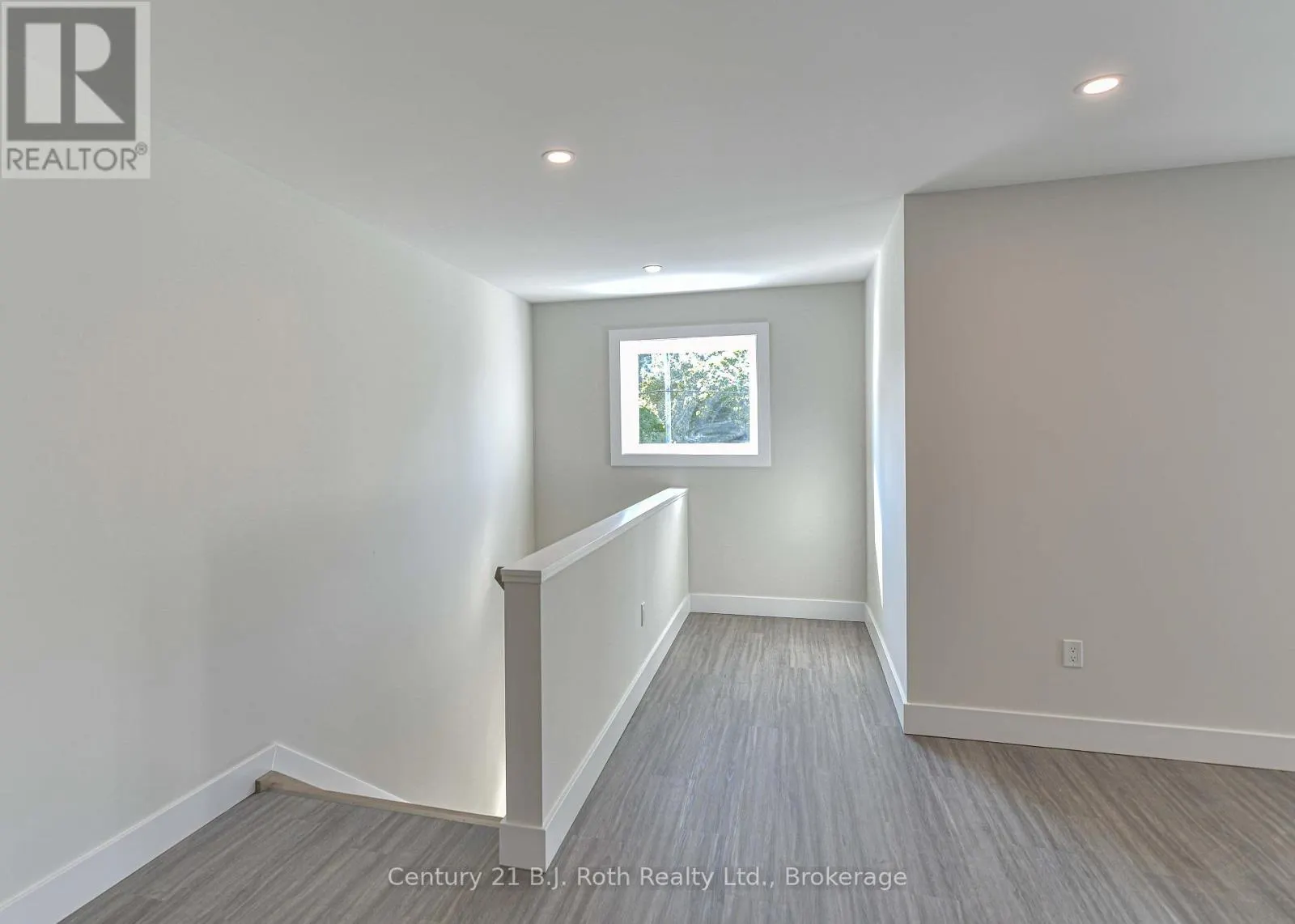 2 (UPPER) - 165 BARRIE ROAD #2 (Upper)