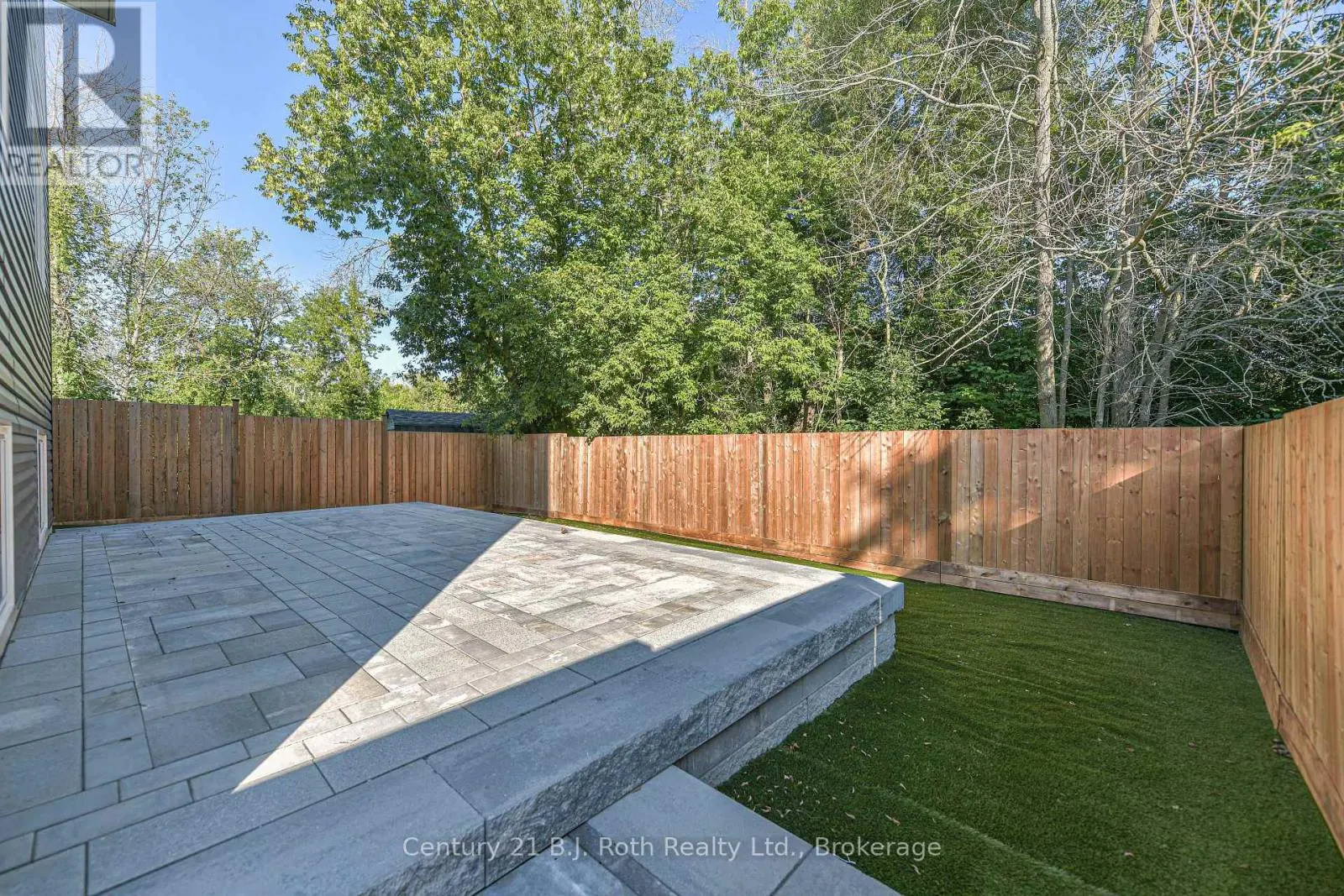 2 (UPPER) - 165 BARRIE ROAD #2 (Upper)