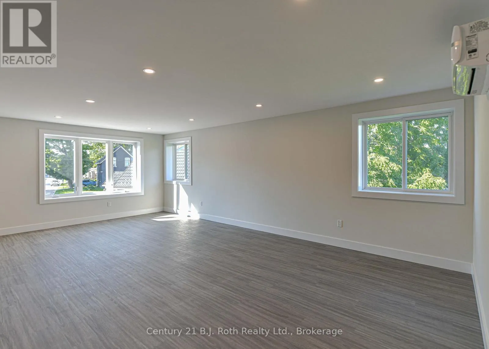 2 (UPPER) - 165 BARRIE ROAD #2 (Upper)