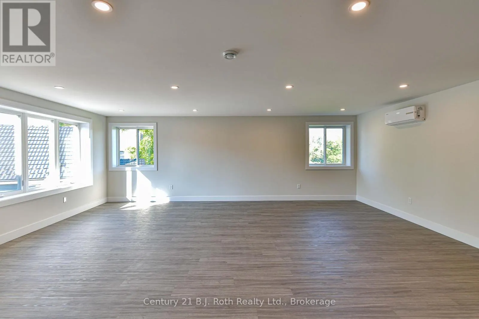 2 (UPPER) - 165 BARRIE ROAD #2 (Upper)