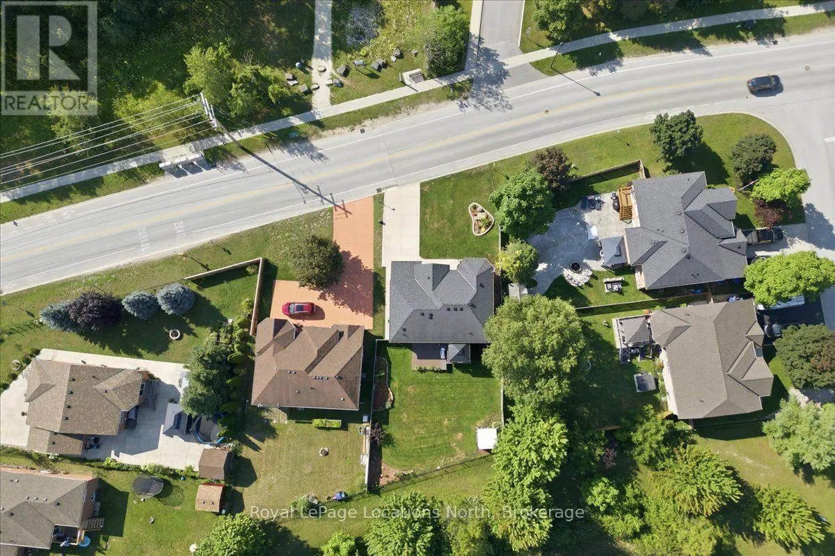 402 RAMBLEWOOD DRIVE