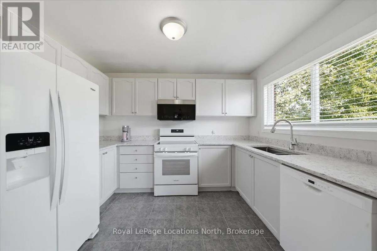 402 RAMBLEWOOD DRIVE
