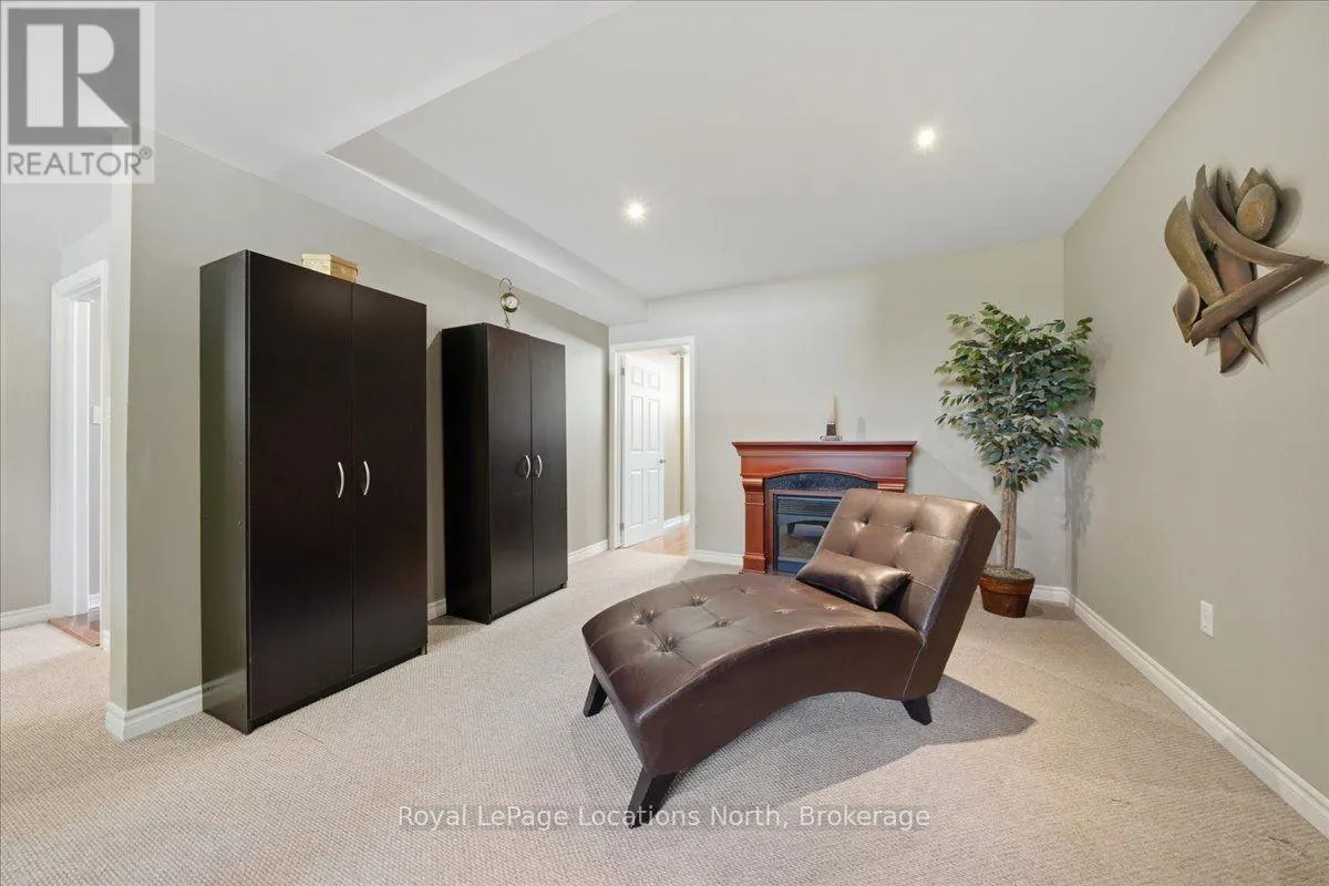 402 RAMBLEWOOD DRIVE