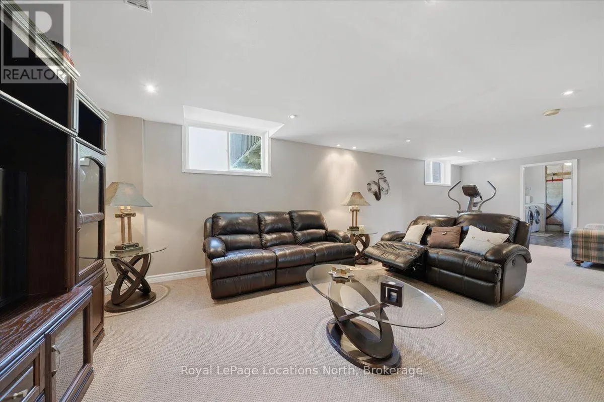 402 RAMBLEWOOD DRIVE