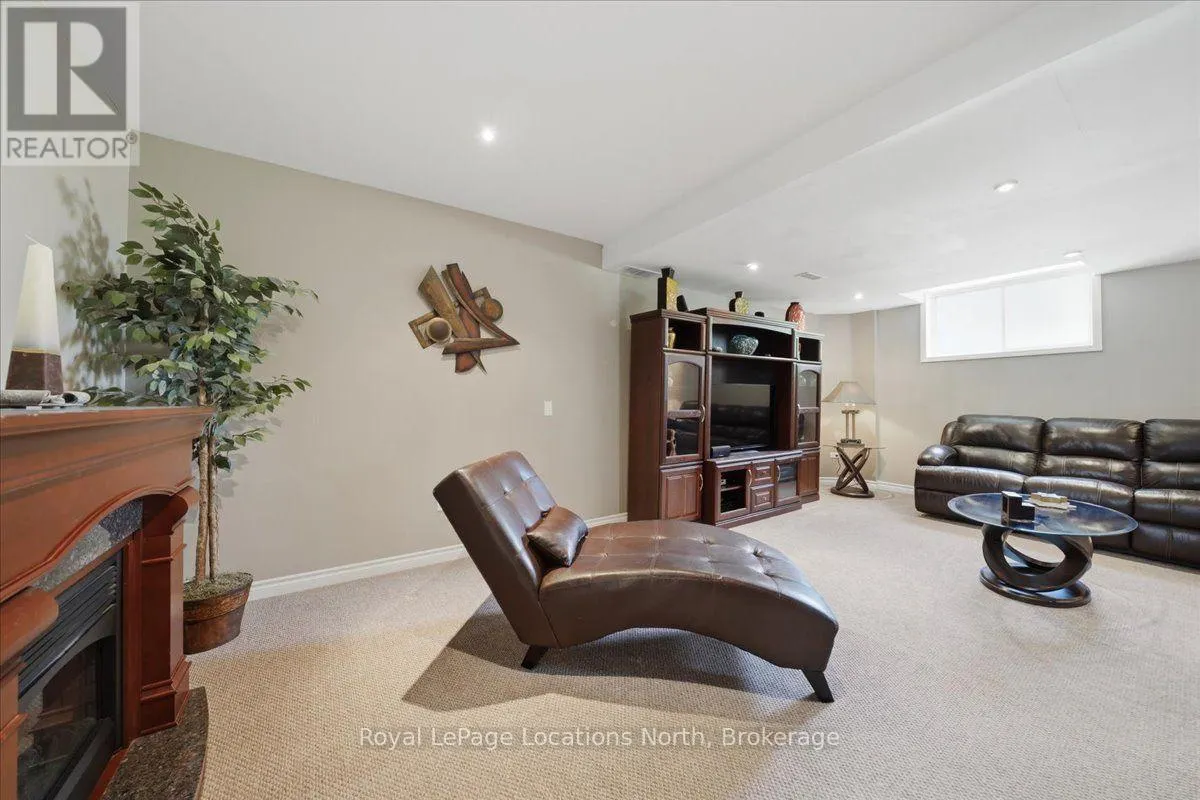 402 RAMBLEWOOD DRIVE