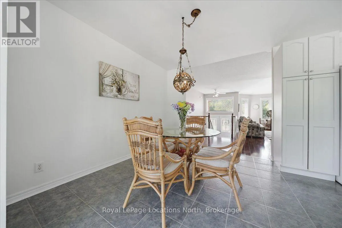 402 RAMBLEWOOD DRIVE