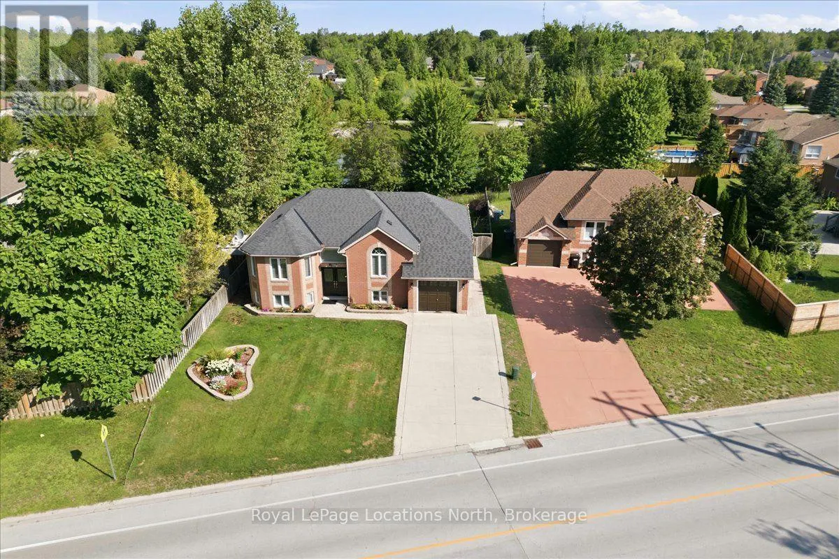 402 RAMBLEWOOD DRIVE