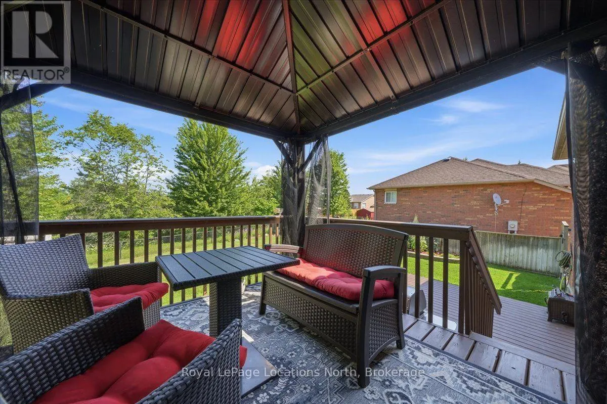 402 RAMBLEWOOD DRIVE
