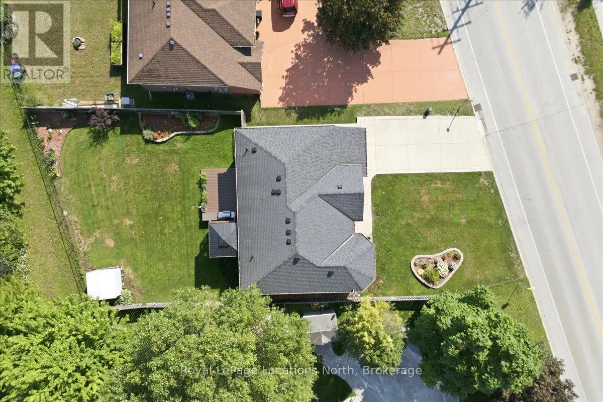 402 RAMBLEWOOD DRIVE