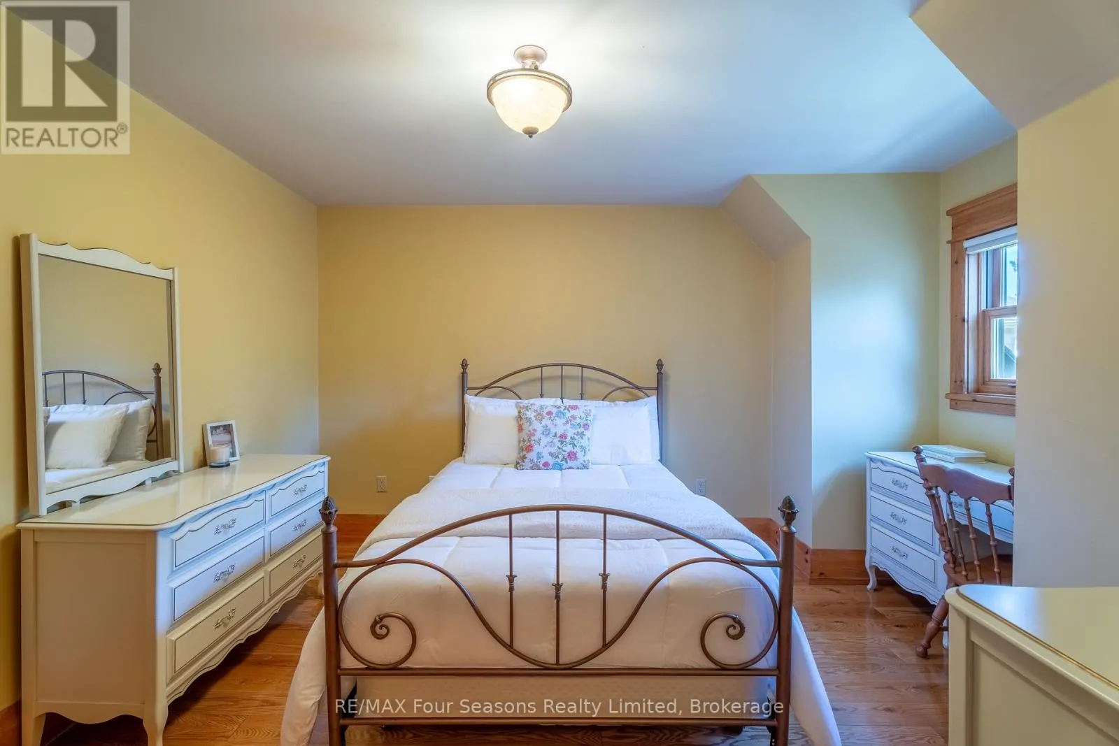 805 EASTDALE DRIVE