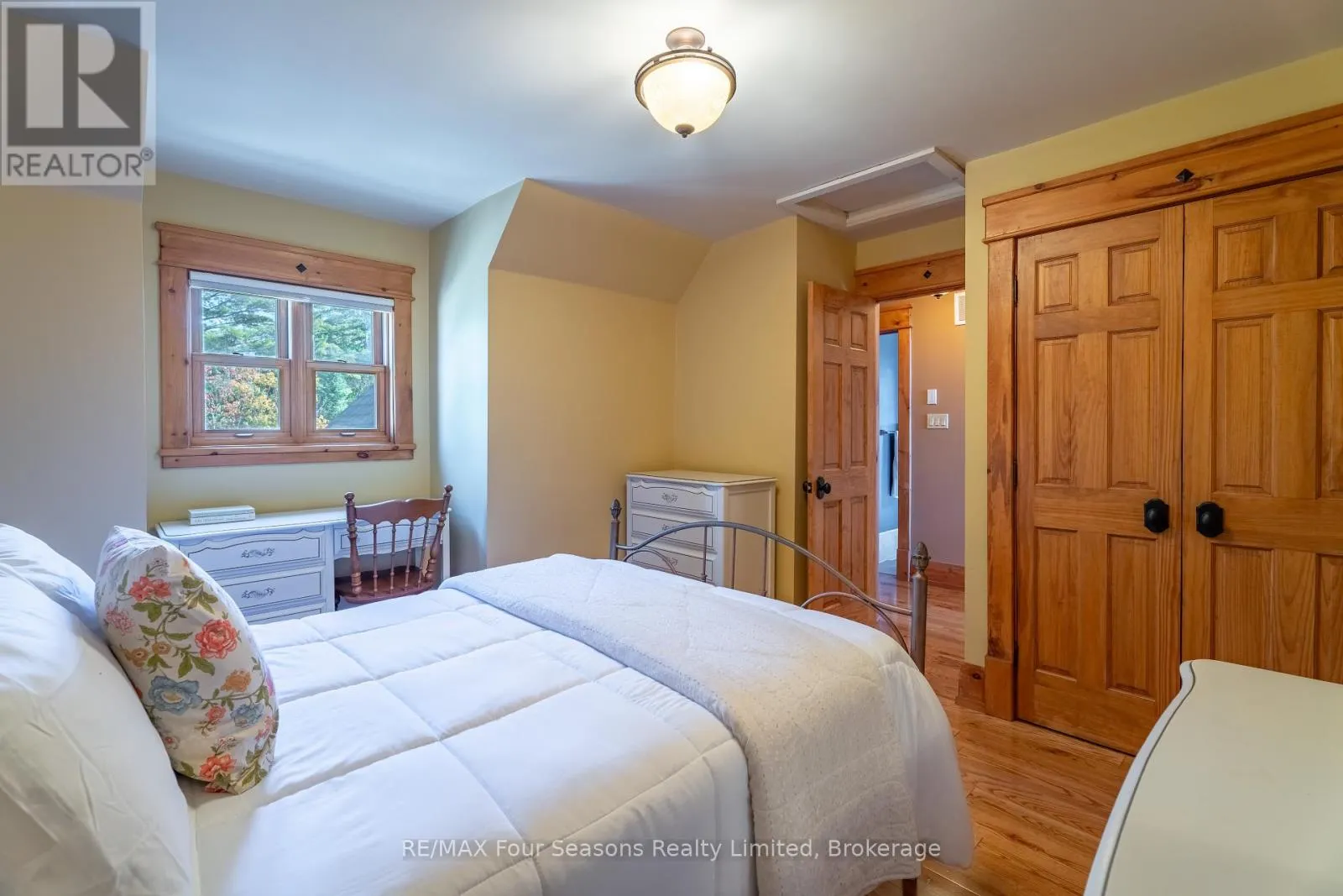805 EASTDALE DRIVE
