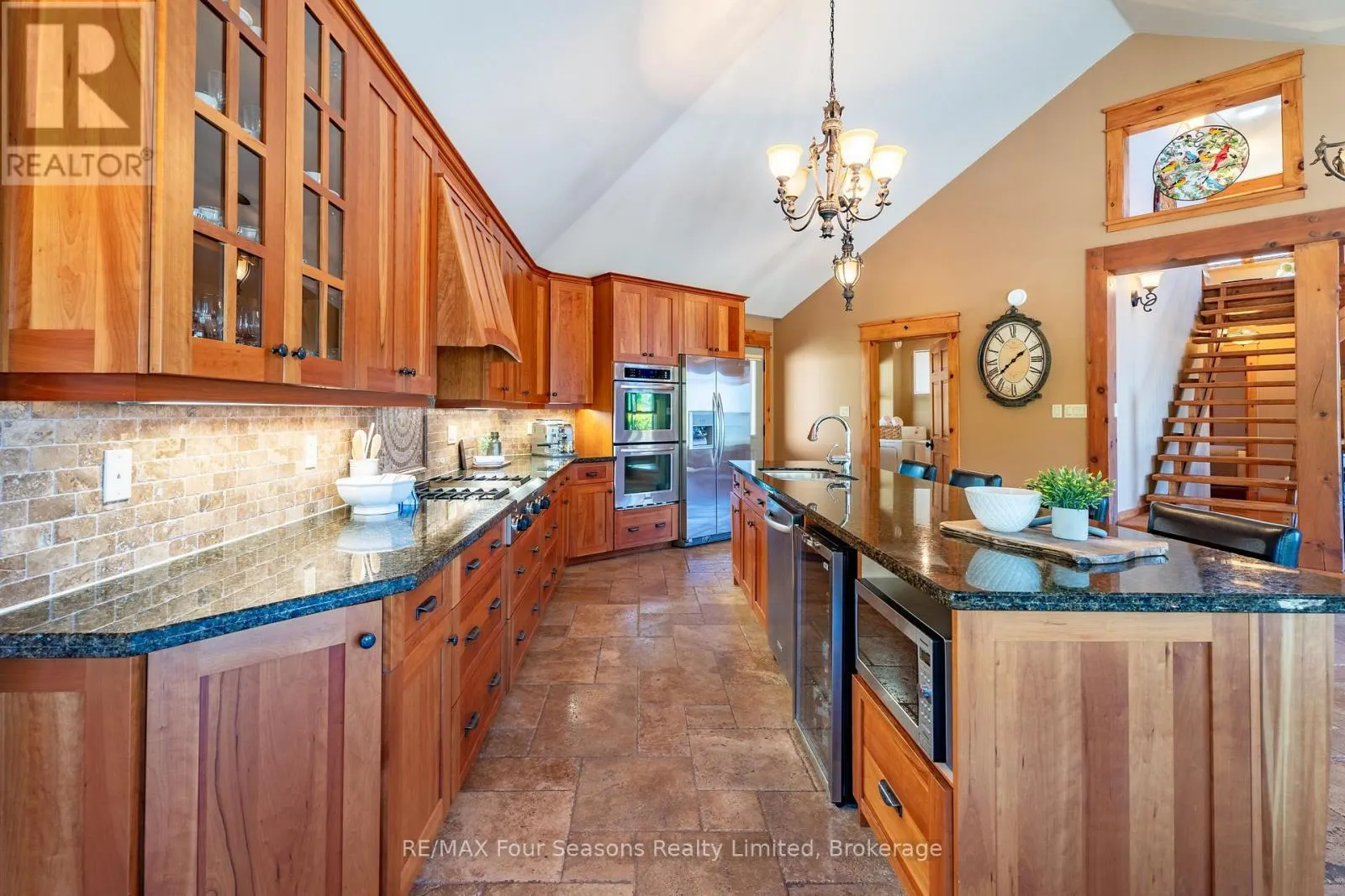 805 EASTDALE DRIVE