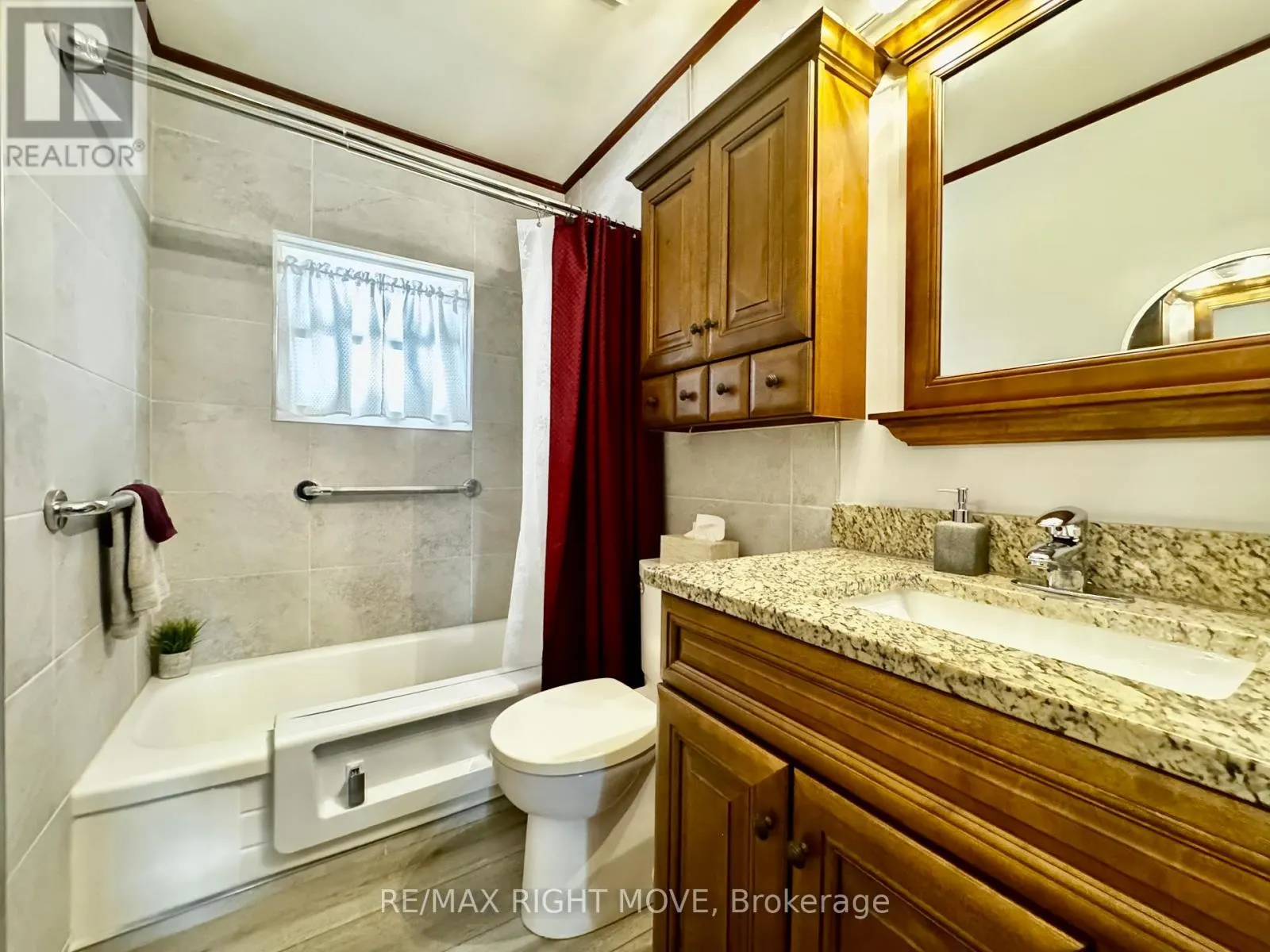 8 GAUDAUR COURT