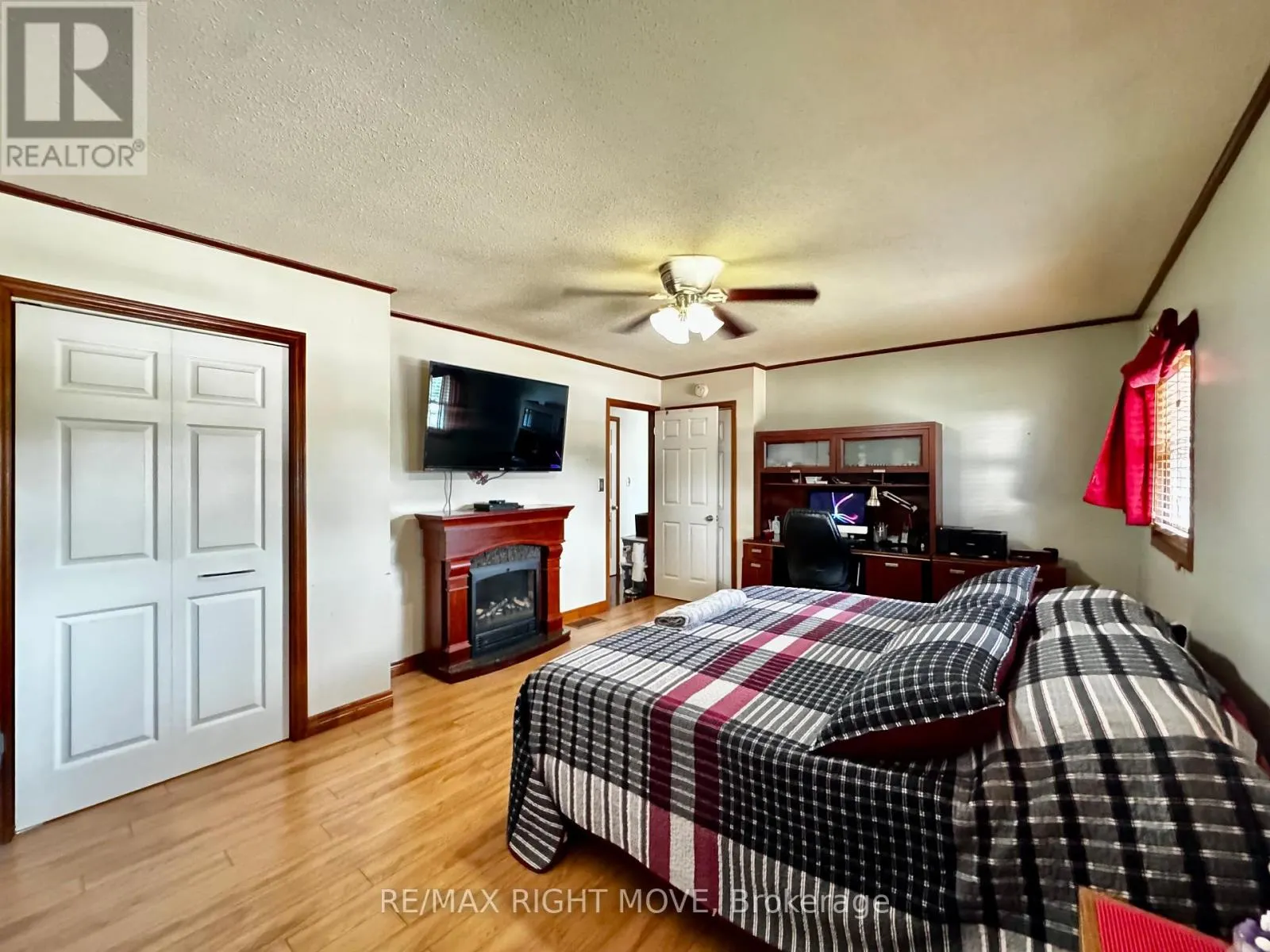 8 GAUDAUR COURT