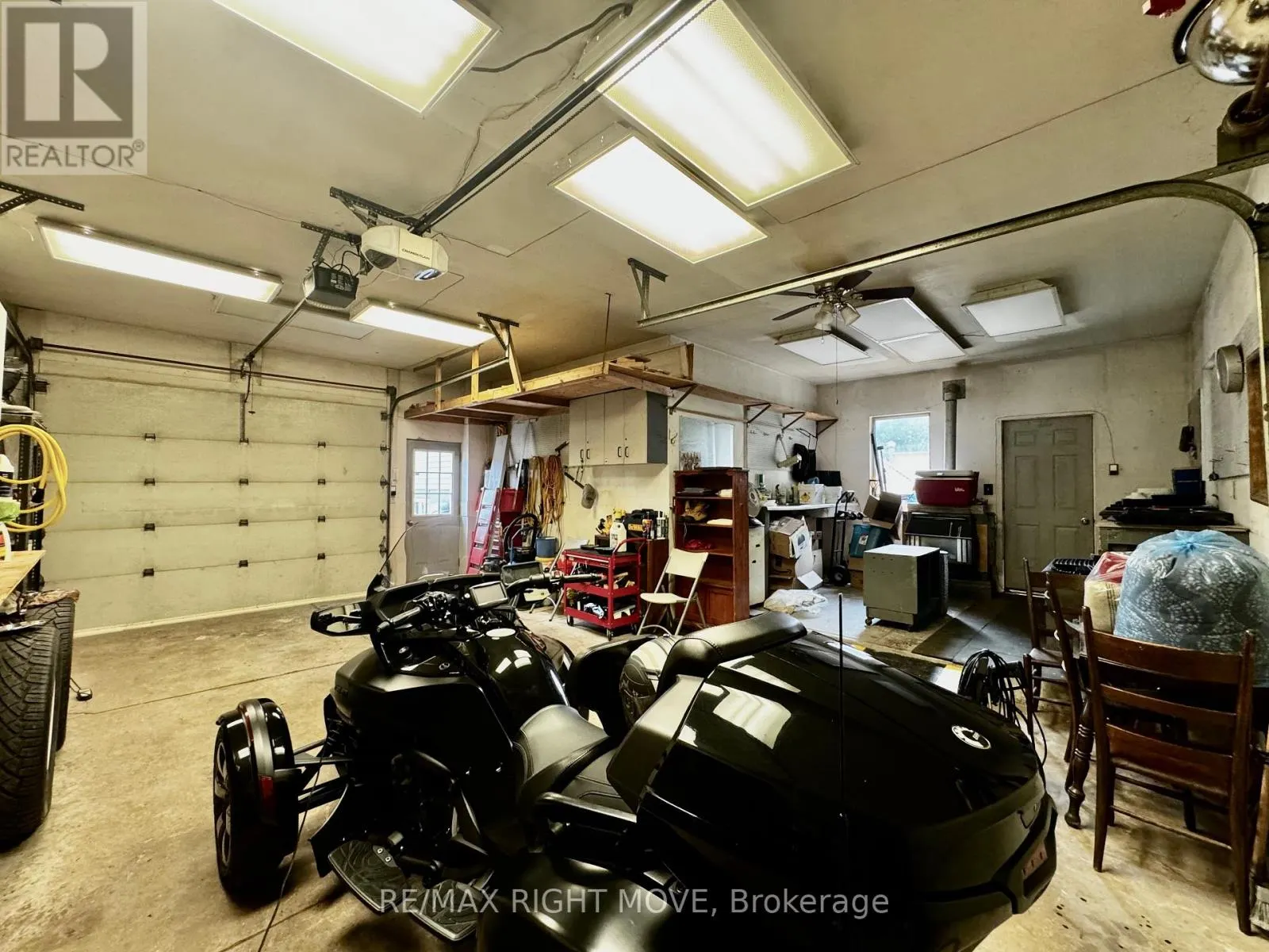 8 GAUDAUR COURT