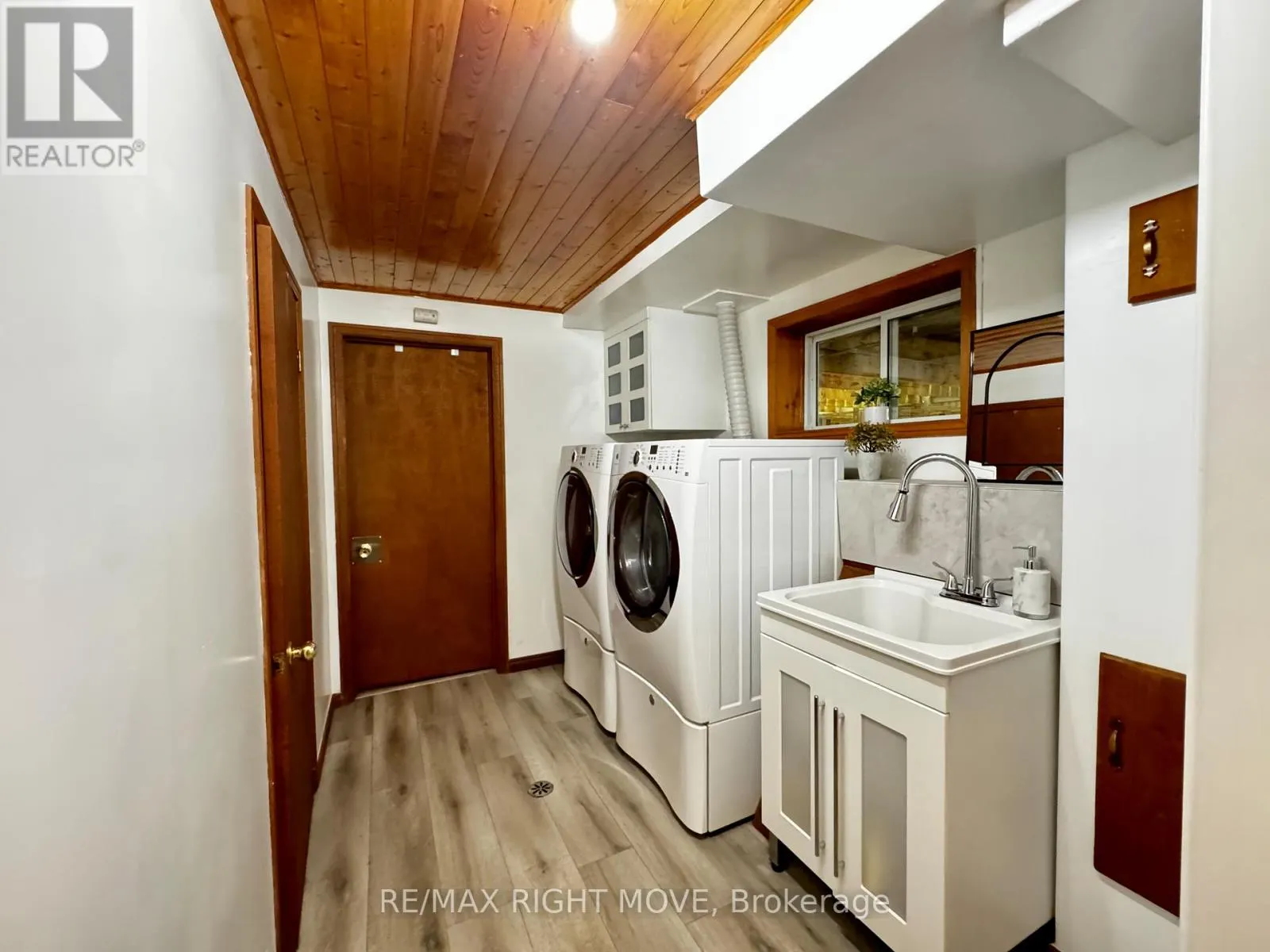 8 GAUDAUR COURT