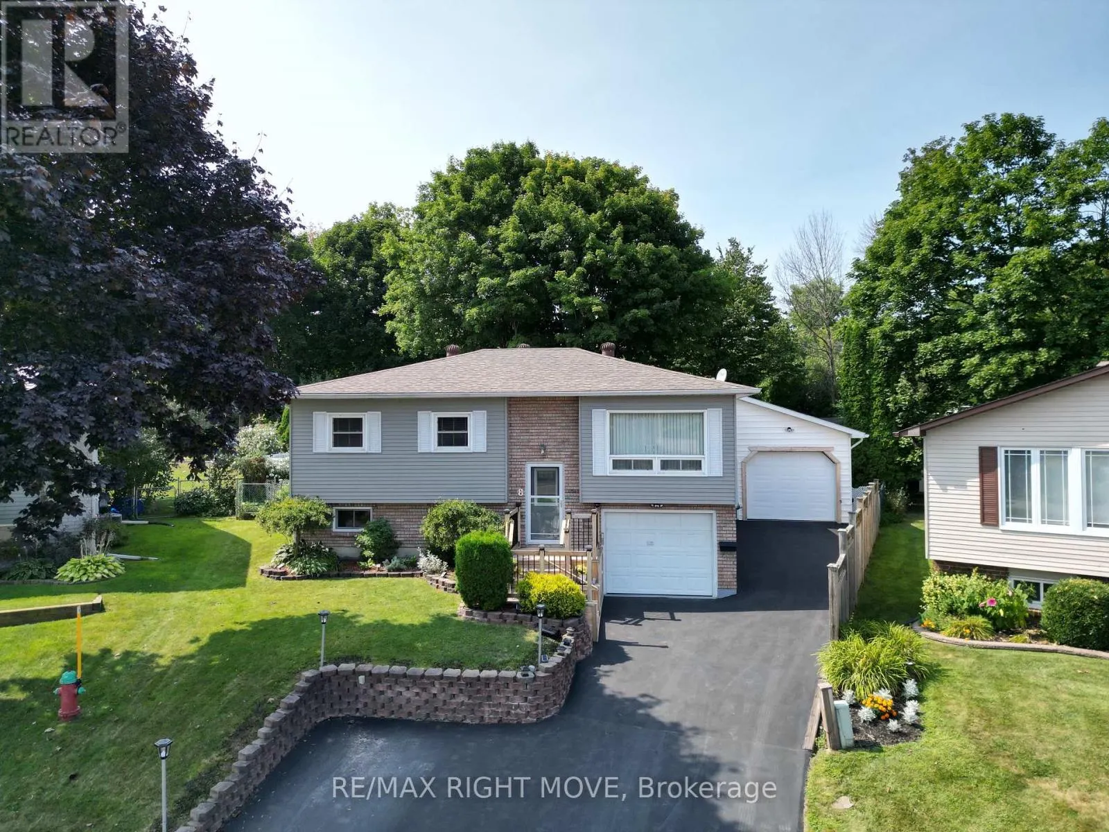 8 GAUDAUR COURT