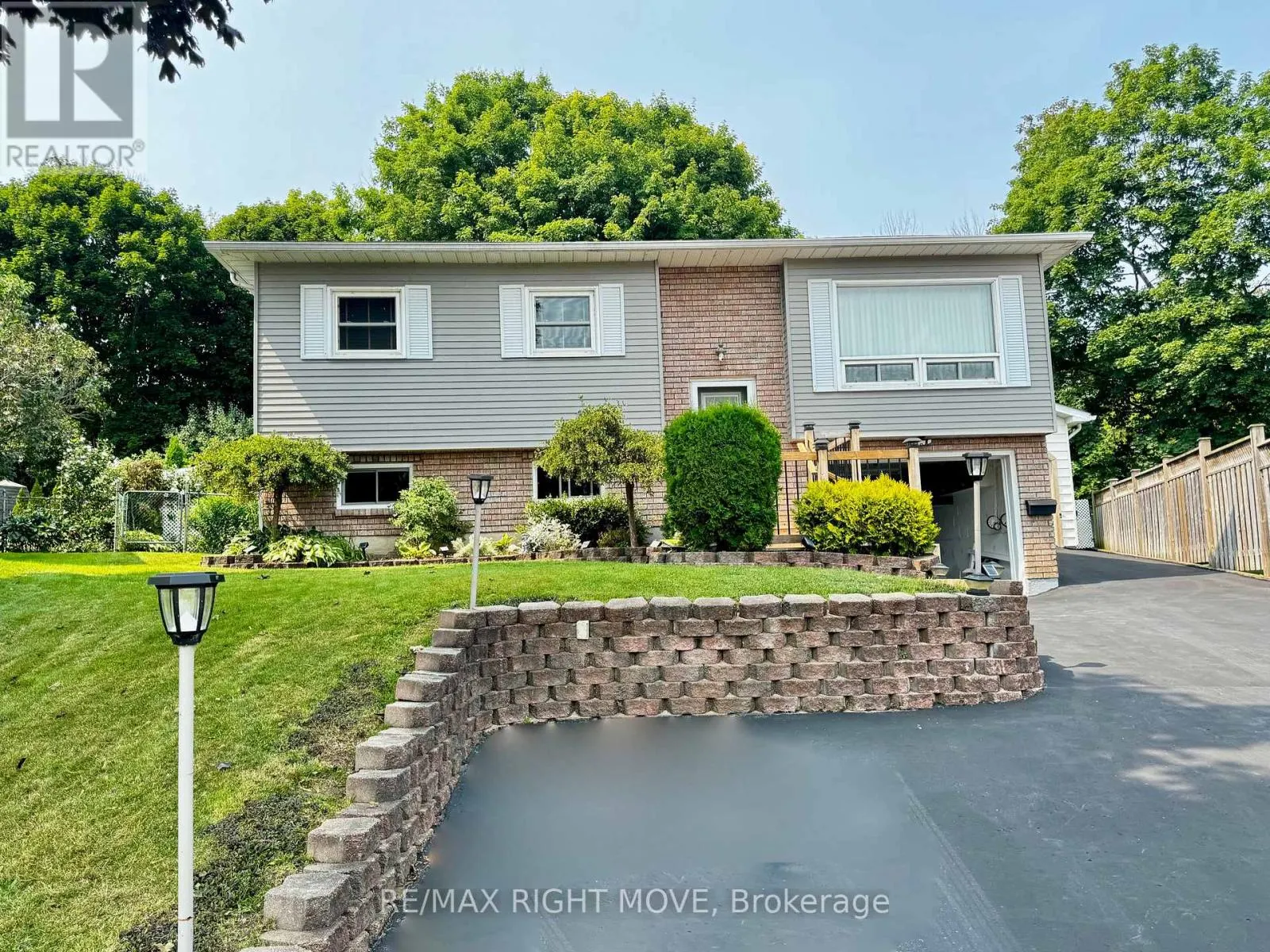8 GAUDAUR COURT