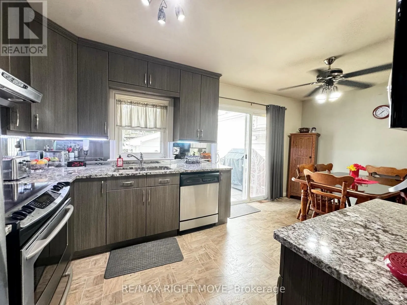 8 GAUDAUR COURT
