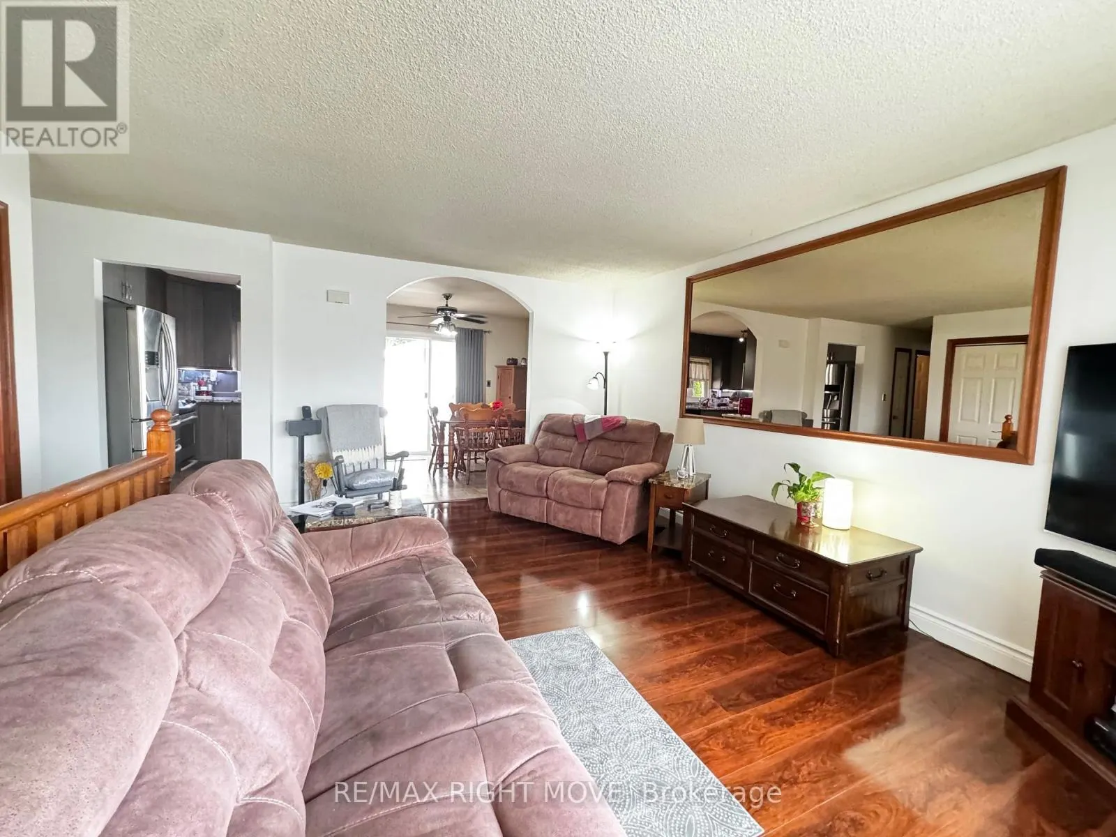 8 GAUDAUR COURT
