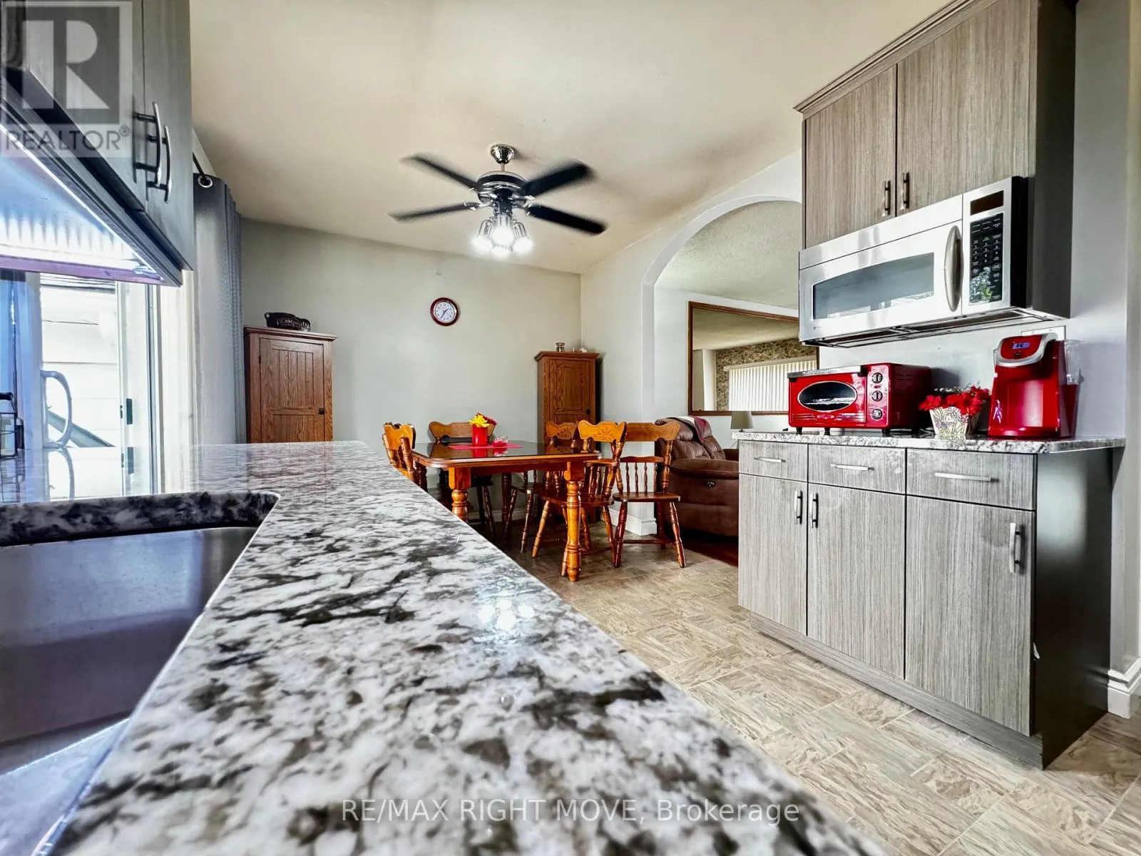 8 GAUDAUR COURT