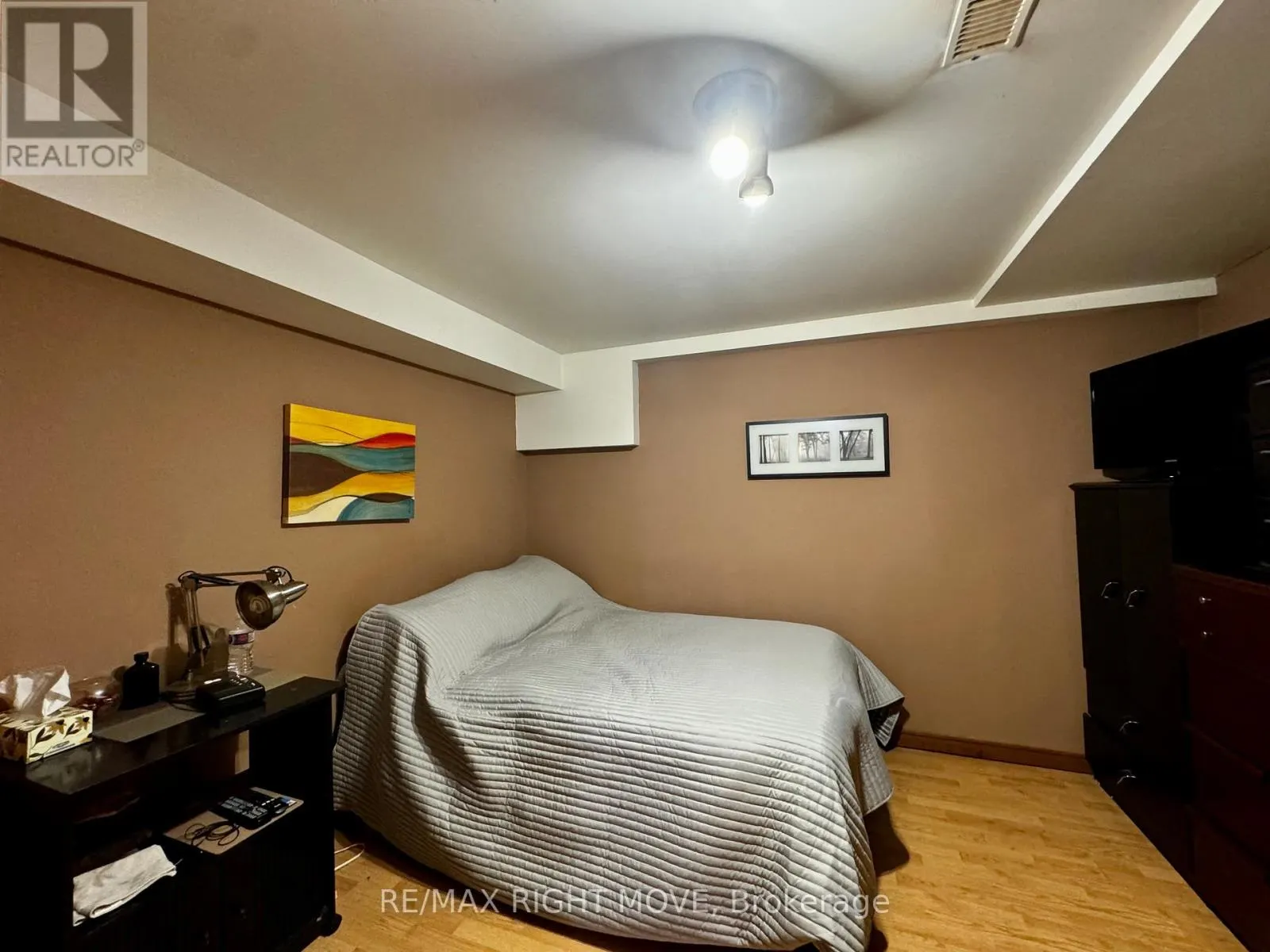 8 GAUDAUR COURT