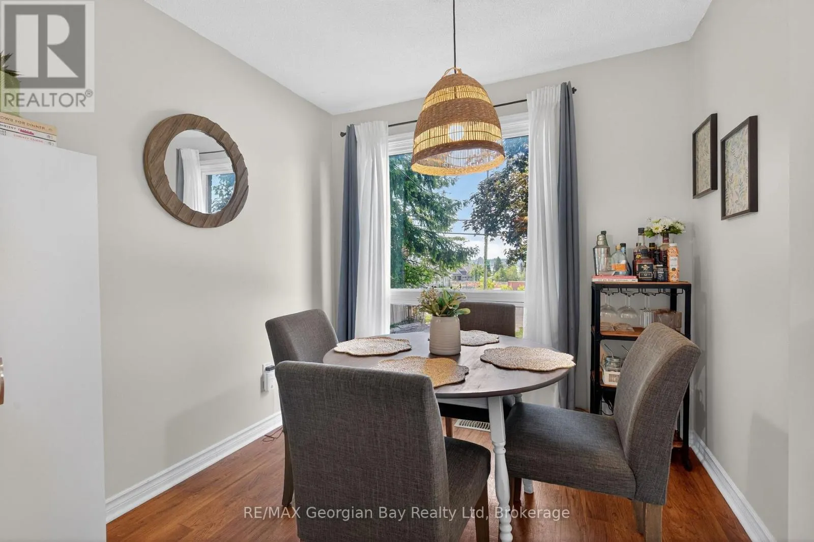 1060 HARBOURVIEW DRIVE