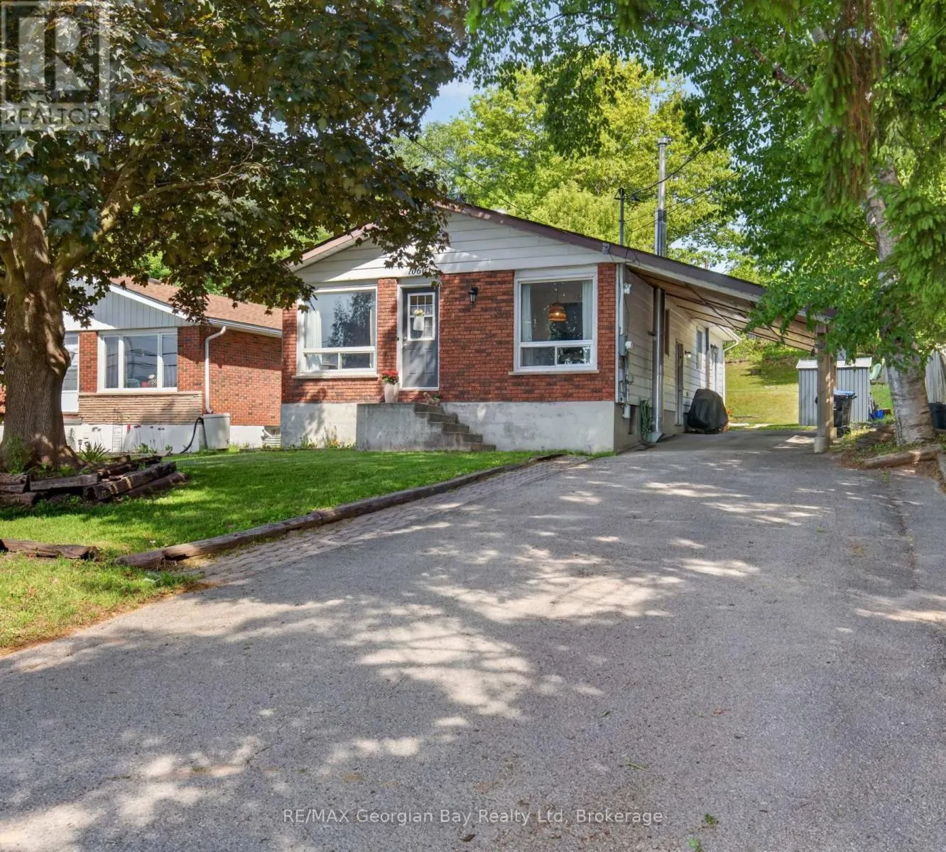 1060 HARBOURVIEW DRIVE