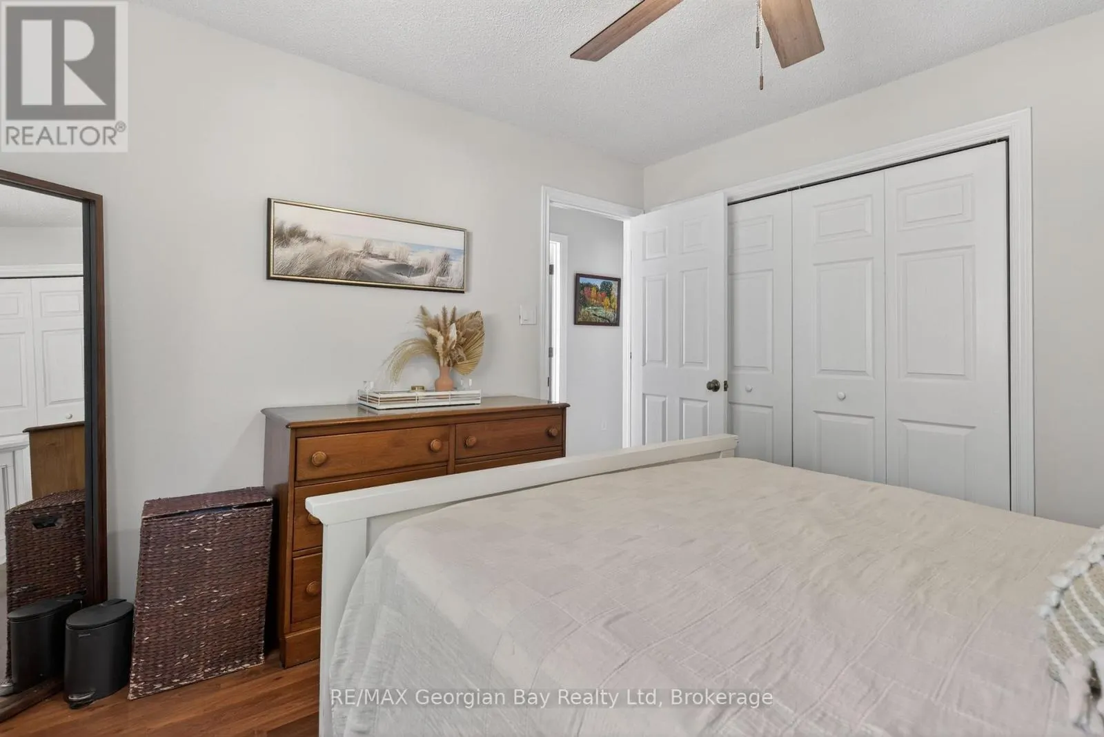 1060 HARBOURVIEW DRIVE