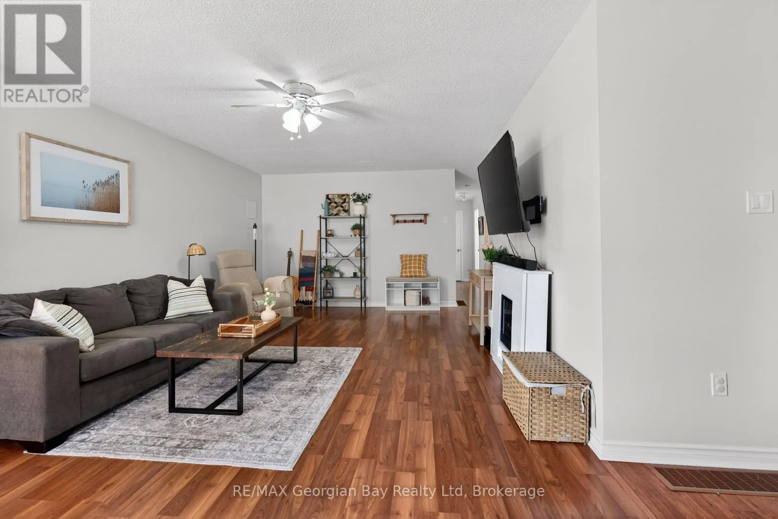 1060 HARBOURVIEW DRIVE