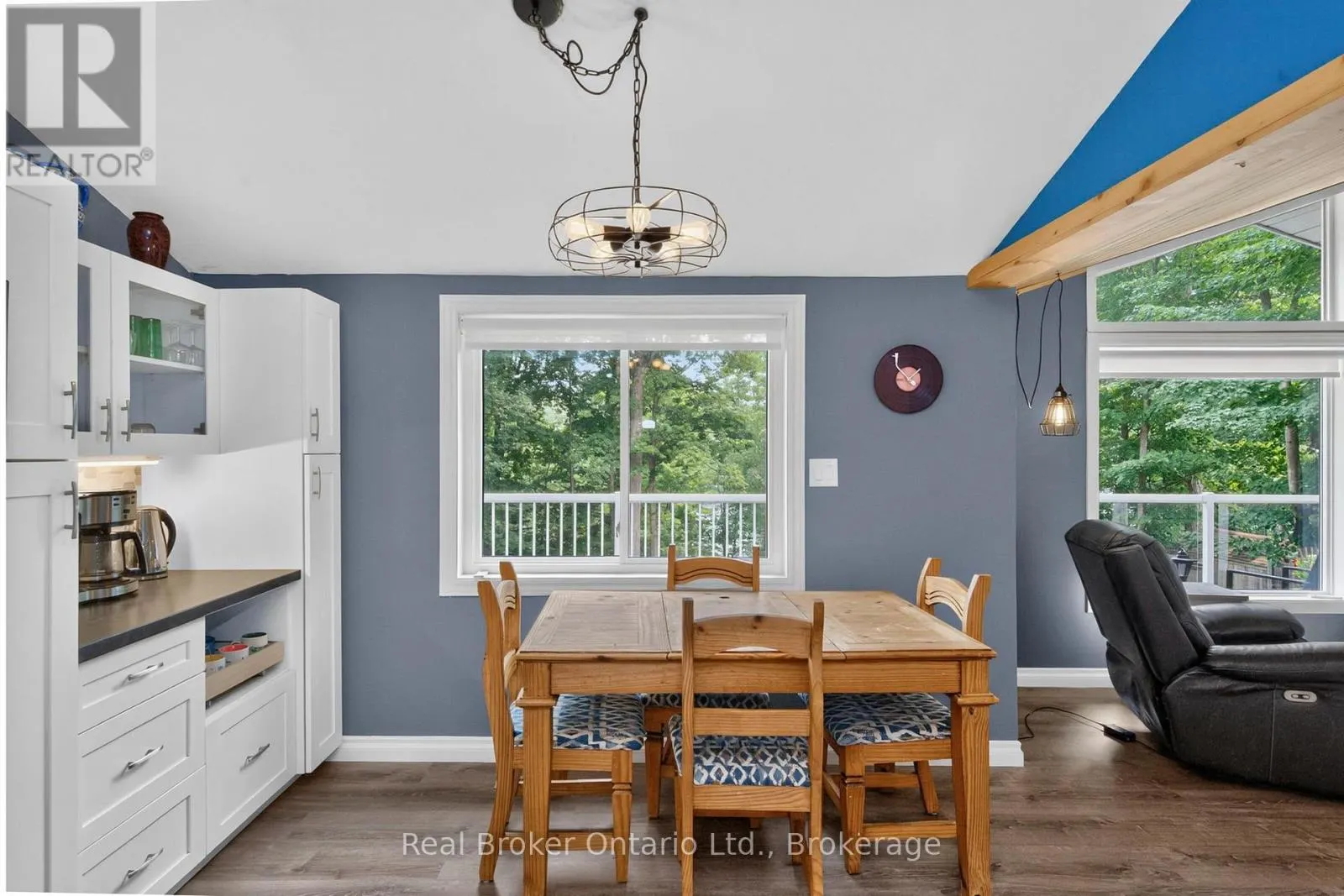 120 FARLAIN LAKE ROAD W
