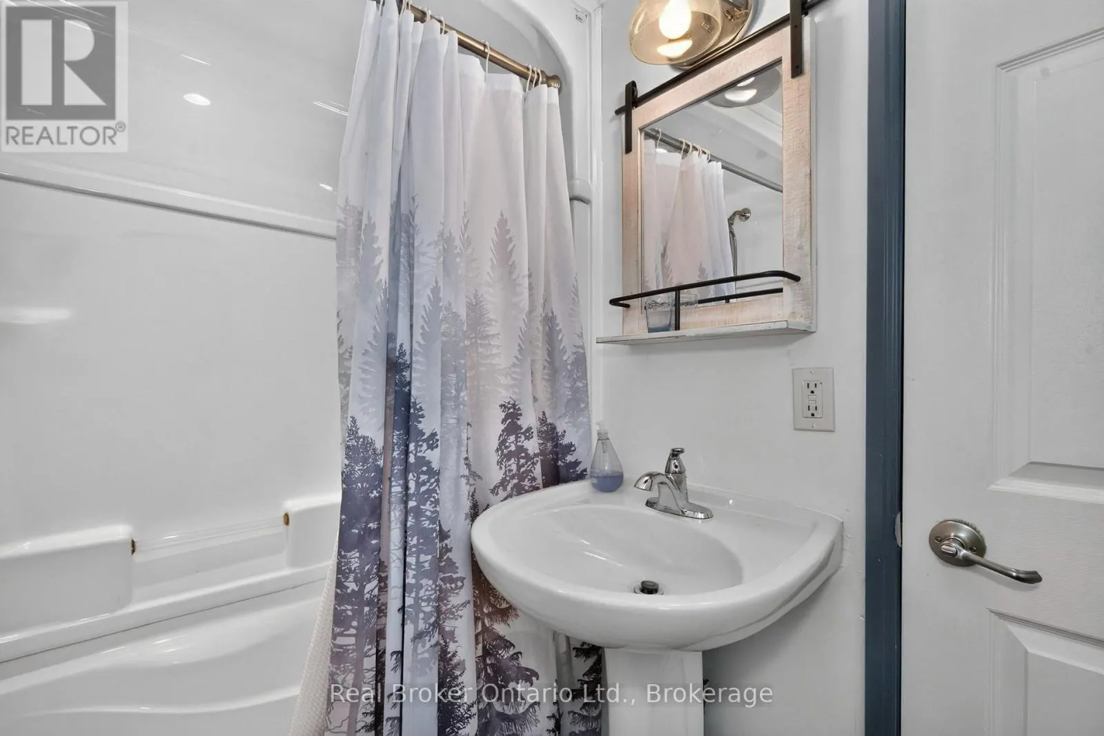 120 FARLAIN LAKE ROAD W