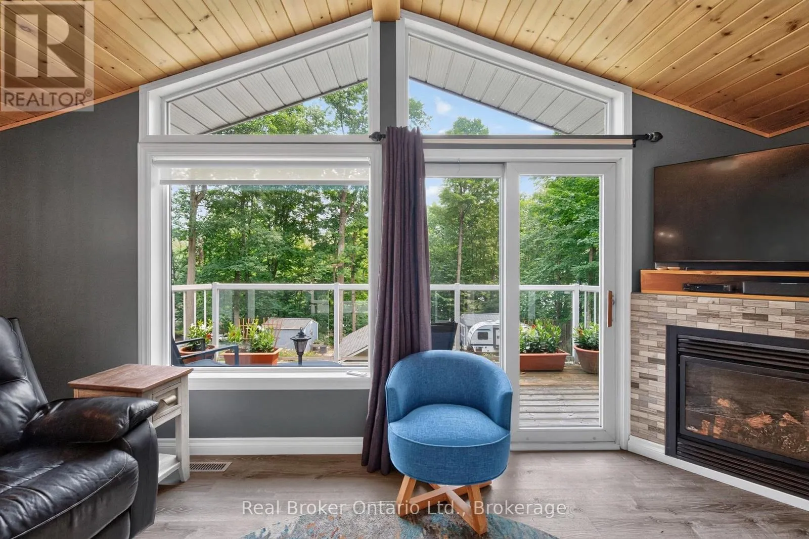 120 FARLAIN LAKE ROAD W