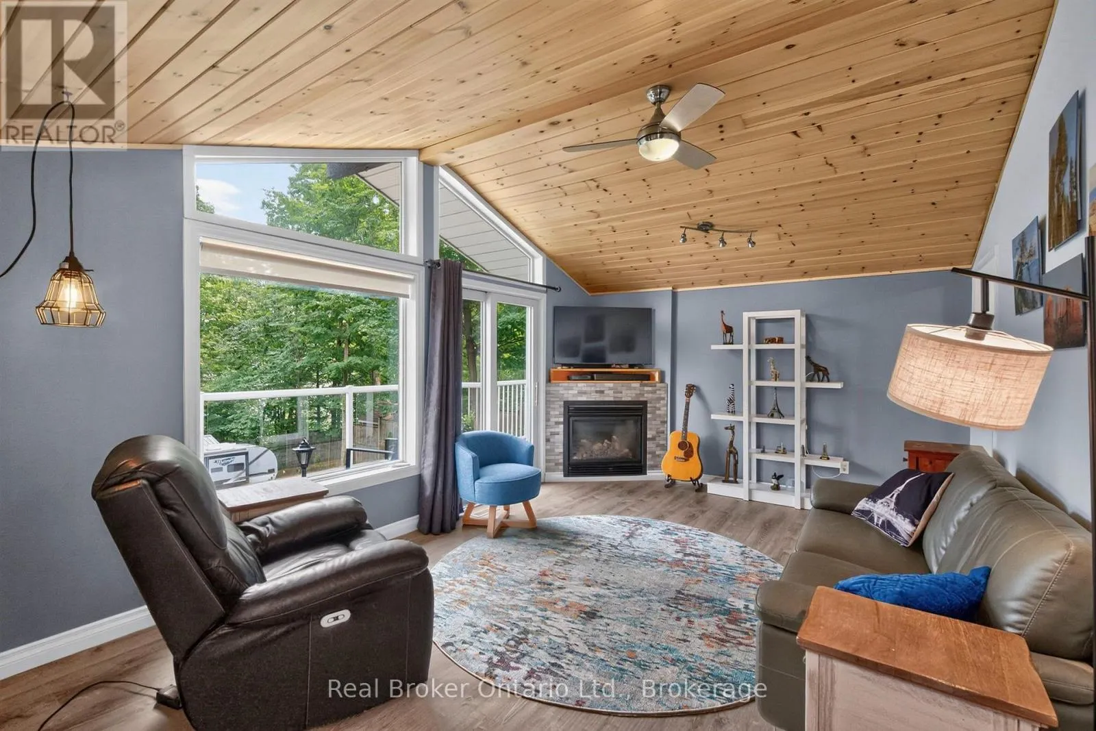 120 FARLAIN LAKE ROAD W