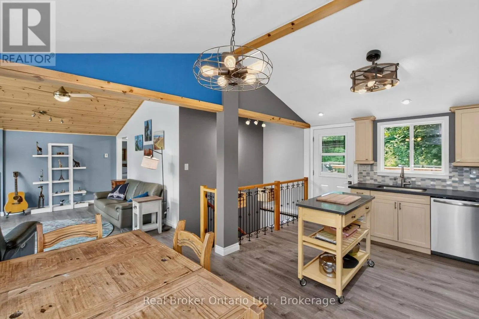 120 FARLAIN LAKE ROAD W