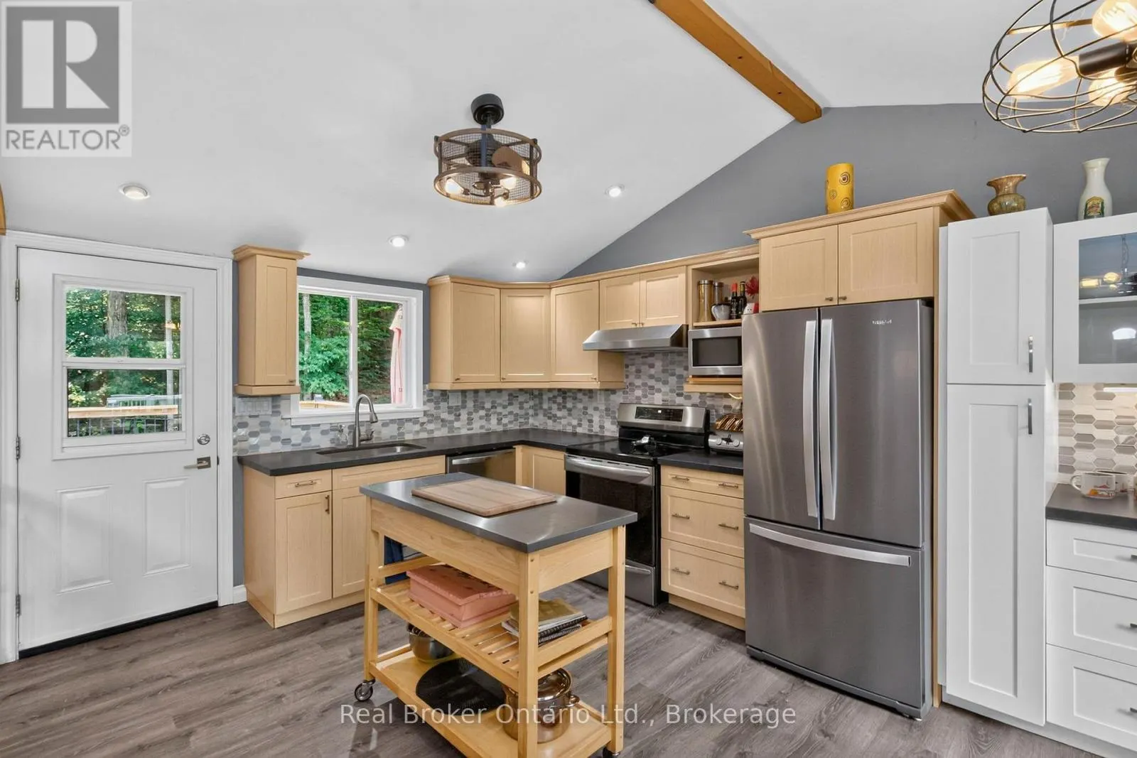 120 FARLAIN LAKE ROAD W