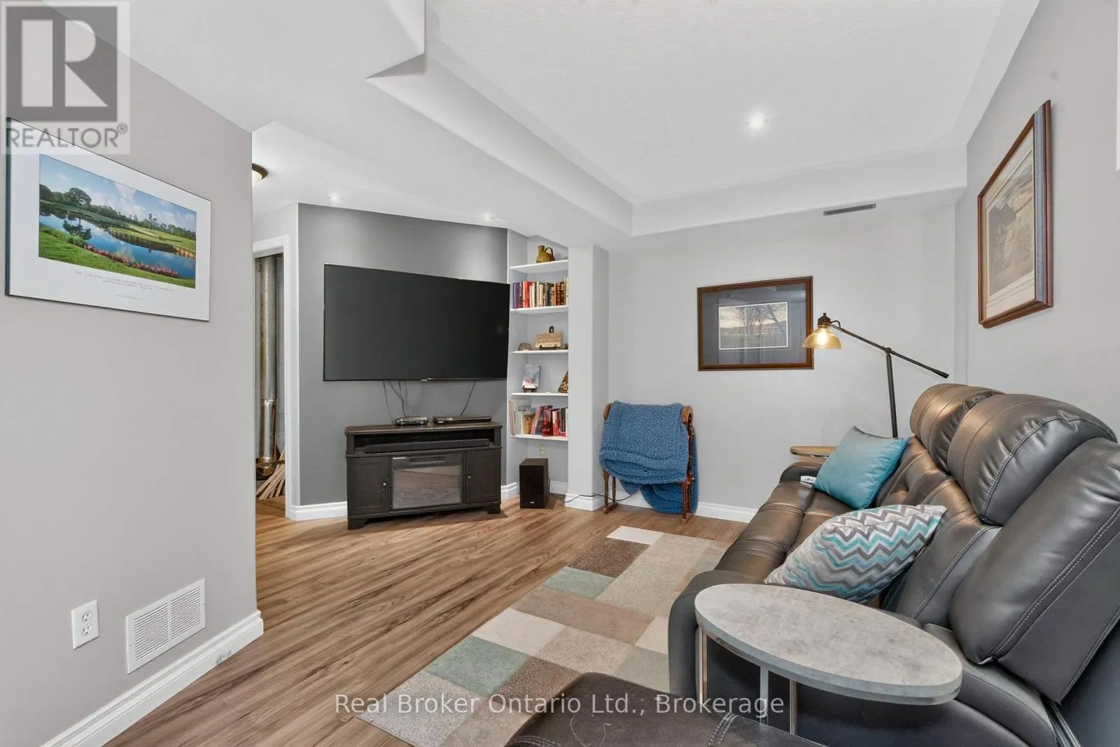 120 FARLAIN LAKE ROAD W